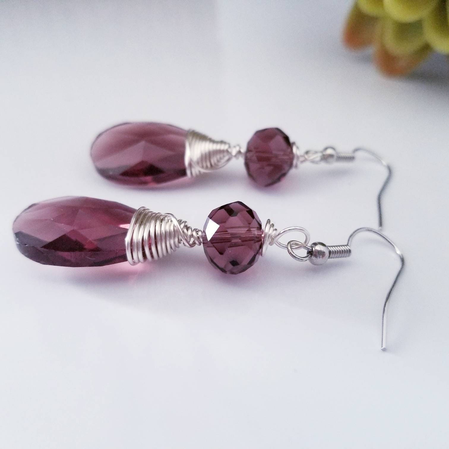 Dainty minimalist earrings, tini earrings, huggie earrings, crystal earrings, drops earrings, dropping earring, minimaliste earring