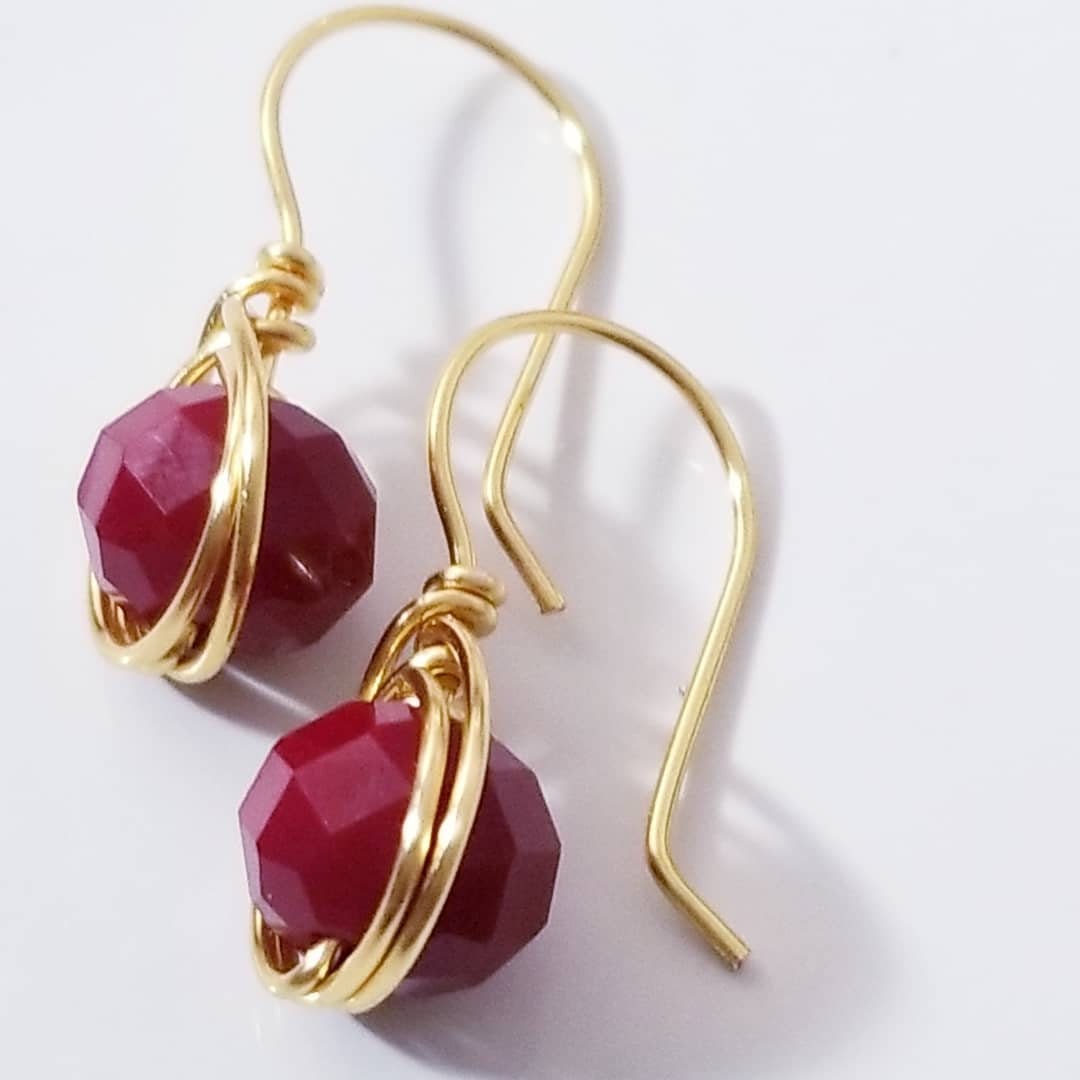 Red crystal Earrings, Dark red earrings, Minimal earrings, Bridesmaids earrings, Festive earrings, Simple earring, cherry red earrings,