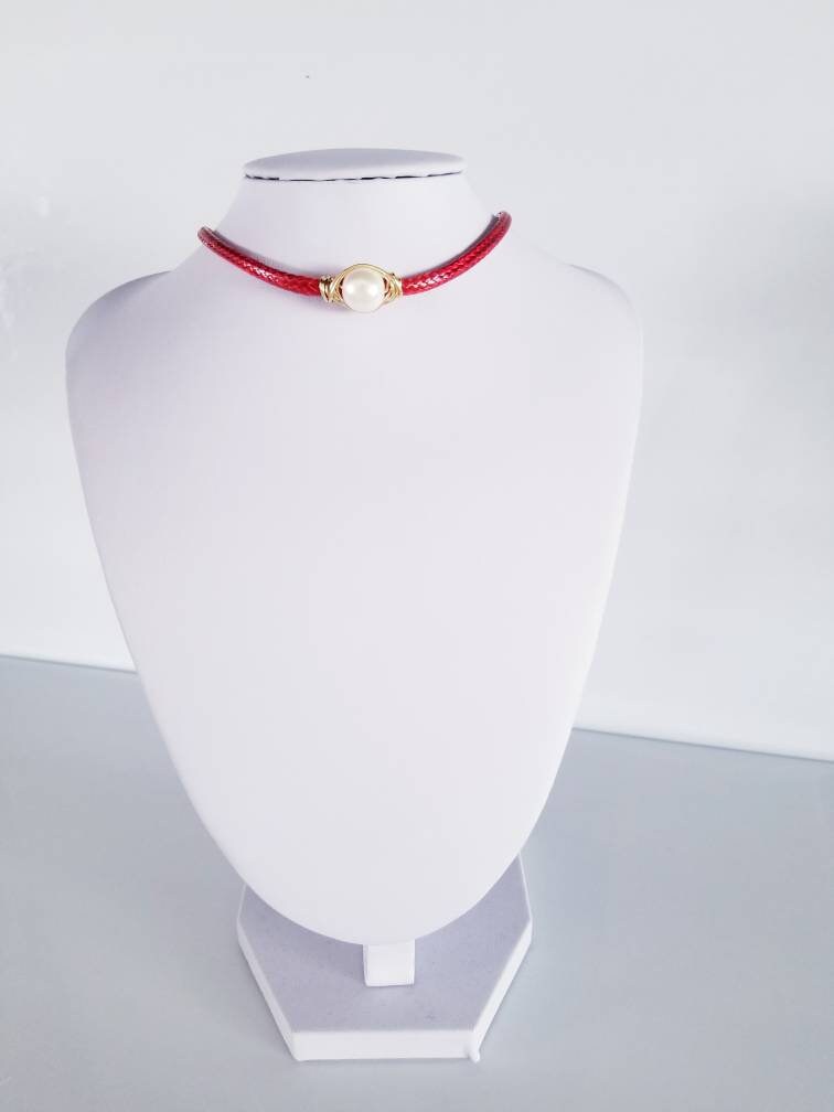 Red leather necklace, Leather and pearl necklace, Choker collar necklace for women, Thick pearl choker, Leather choker collar, Pearl Choker