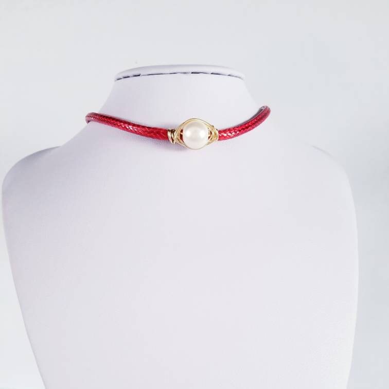Red leather necklace, Leather and pearl necklace, Choker collar necklace for women, Thick pearl choker, Leather choker collar, Pearl Choker