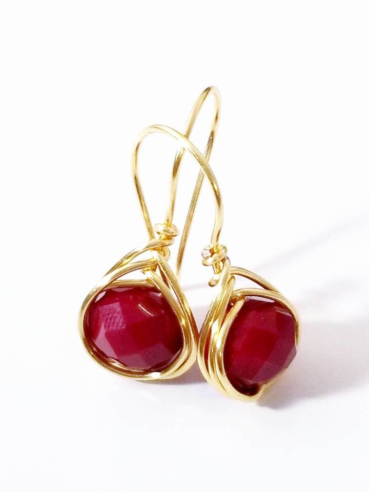 Red crystal Earrings, Dark red earrings, Minimal earrings, Bridesmaids earrings, Festive earrings, Simple earring, cherry red earrings,