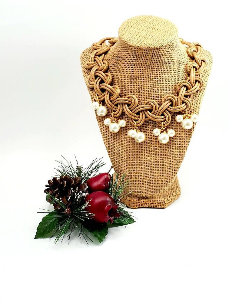 Pearl choker necklace, chunky choker necklace, gifted choker, chunky charm necklace, necklace giftful, moms gifted, birthday-gifted