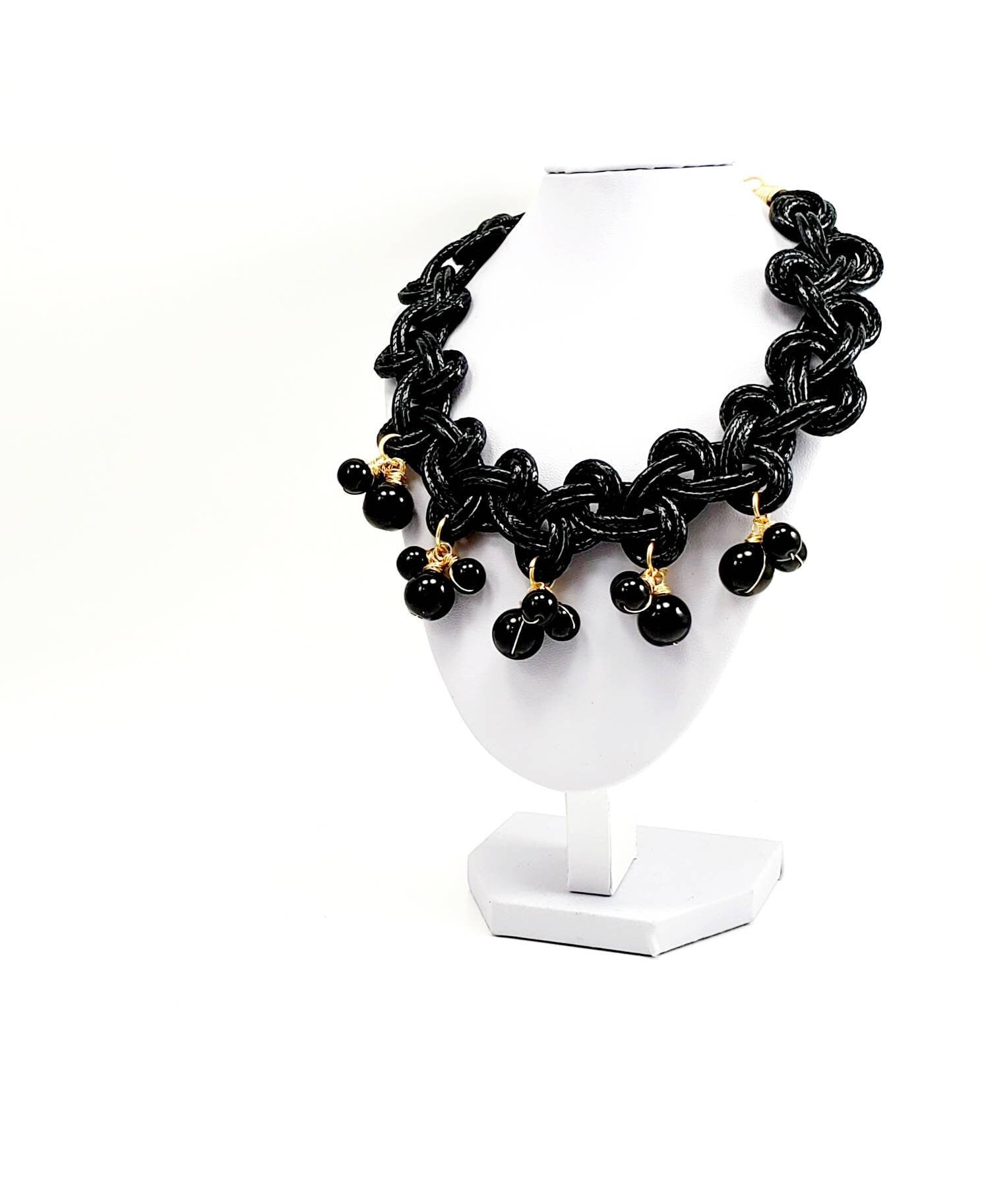 Pearl choker necklace, chunky choker necklace, black necklace choker, gifted choker, chunky charm necklace, moms gifted, giftful gifts women
