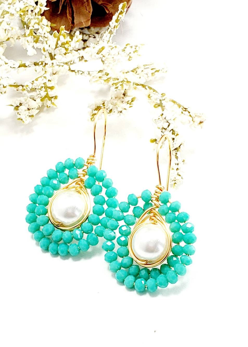 Mint Green Earrings, Mint Drop Earrings, Crystal and pearl drop earrings, Light Mint Dangle Earrings, Gold Earrings, Mint Wedding Earrings