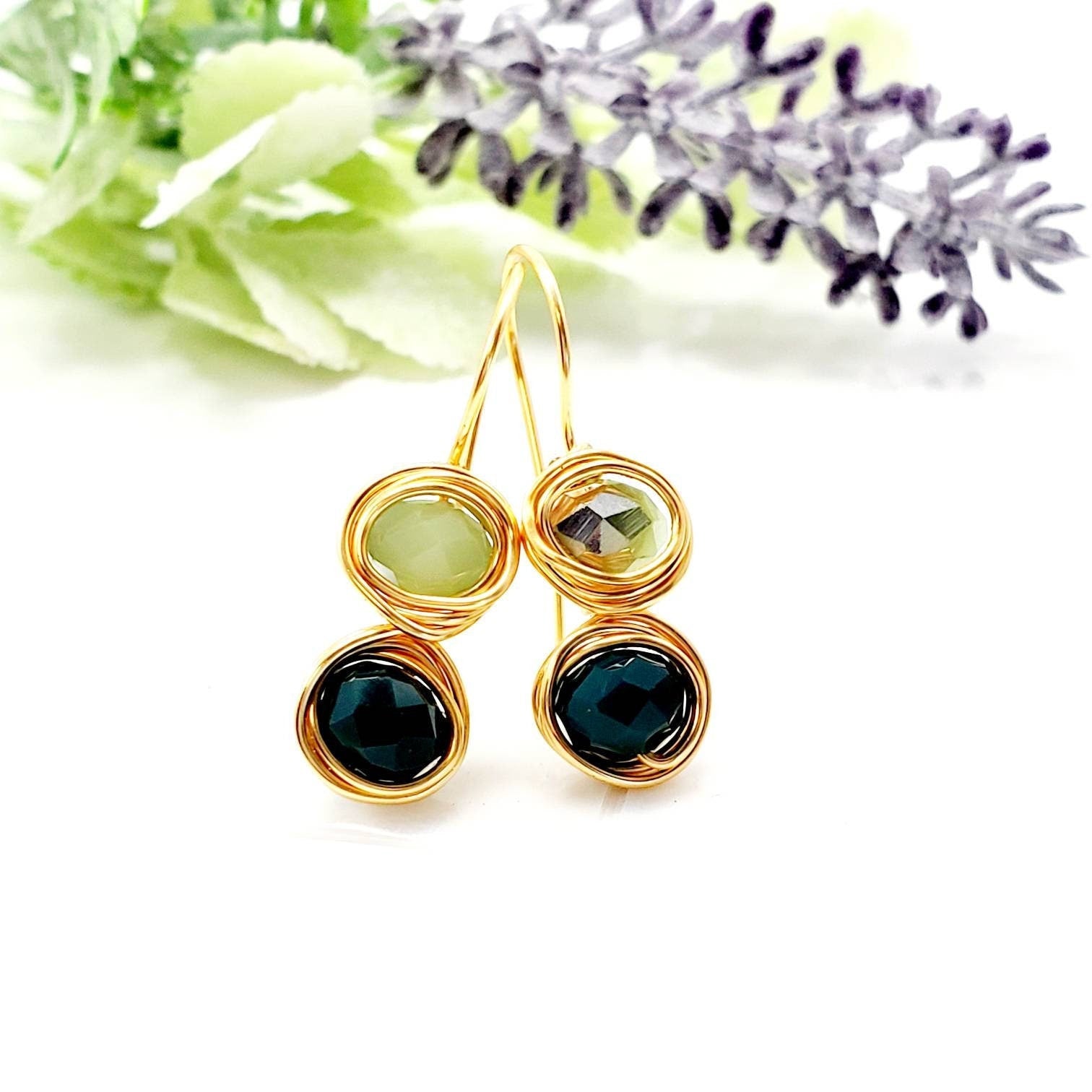Dainty minimalist earrings, tini earrings, huggie earrings, crystal earrings, drops earrings, dropping earring, minimaliste earring
