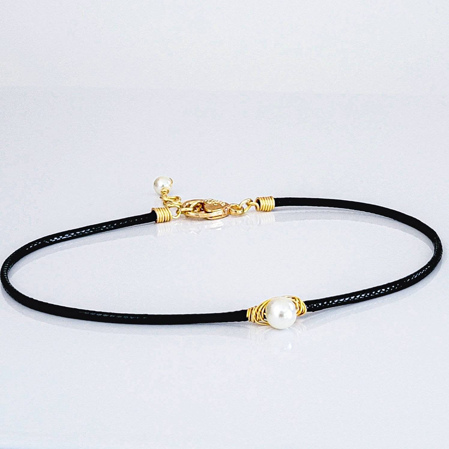 Pearl LEATHER CHOKER, Leather and pearl necklace, Chunky choker necklace, Leather choker collar, choker collar necklace for women