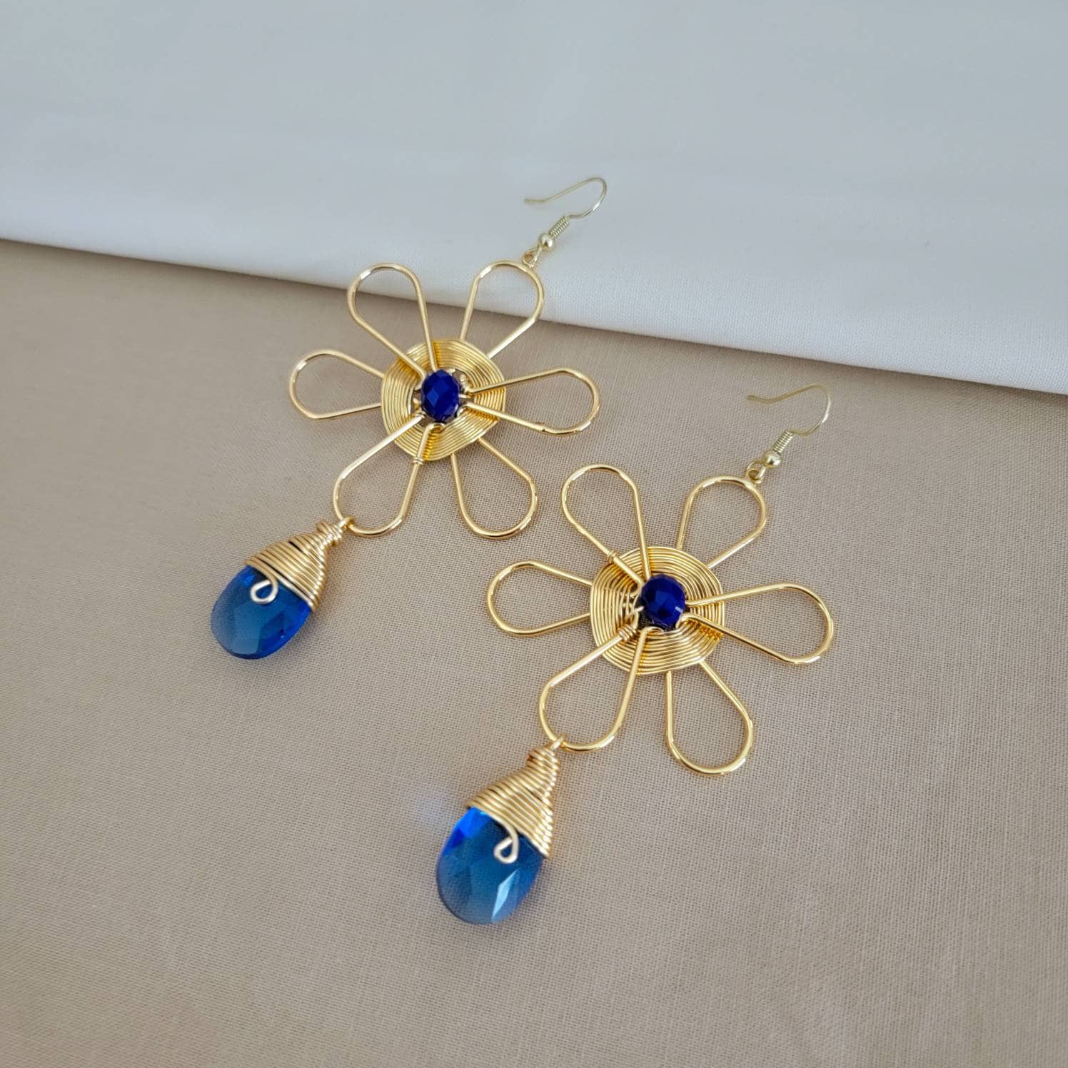 Large Flower Earrings, Raw crystal earrings, Thin hoop earrings, Daisy earrings, Big hoop earrings, Asymmetrical earrings, Big flower