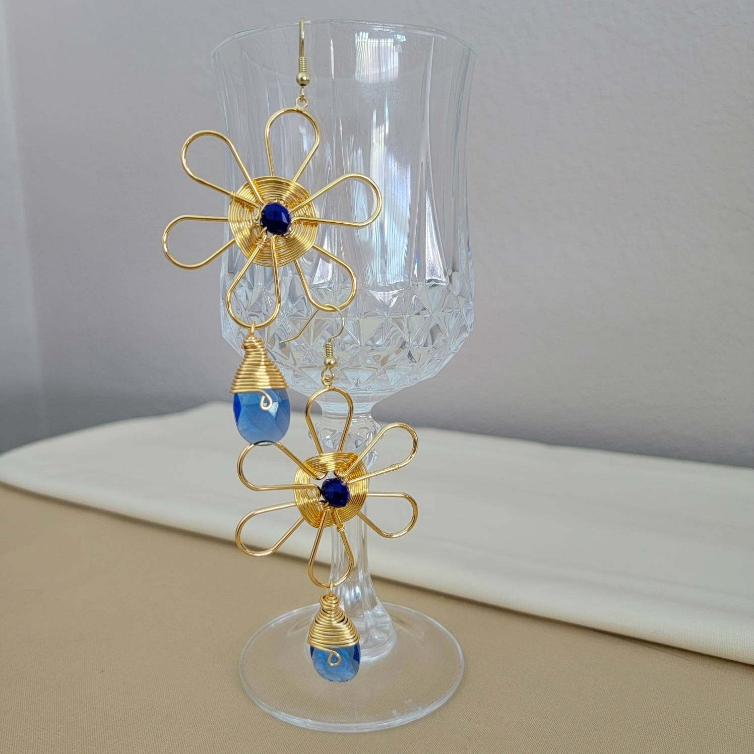 Large Flower Earrings, Raw crystal earrings, Thin hoop earrings, Daisy earrings, Big hoop earrings, Asymmetrical earrings, Big flower