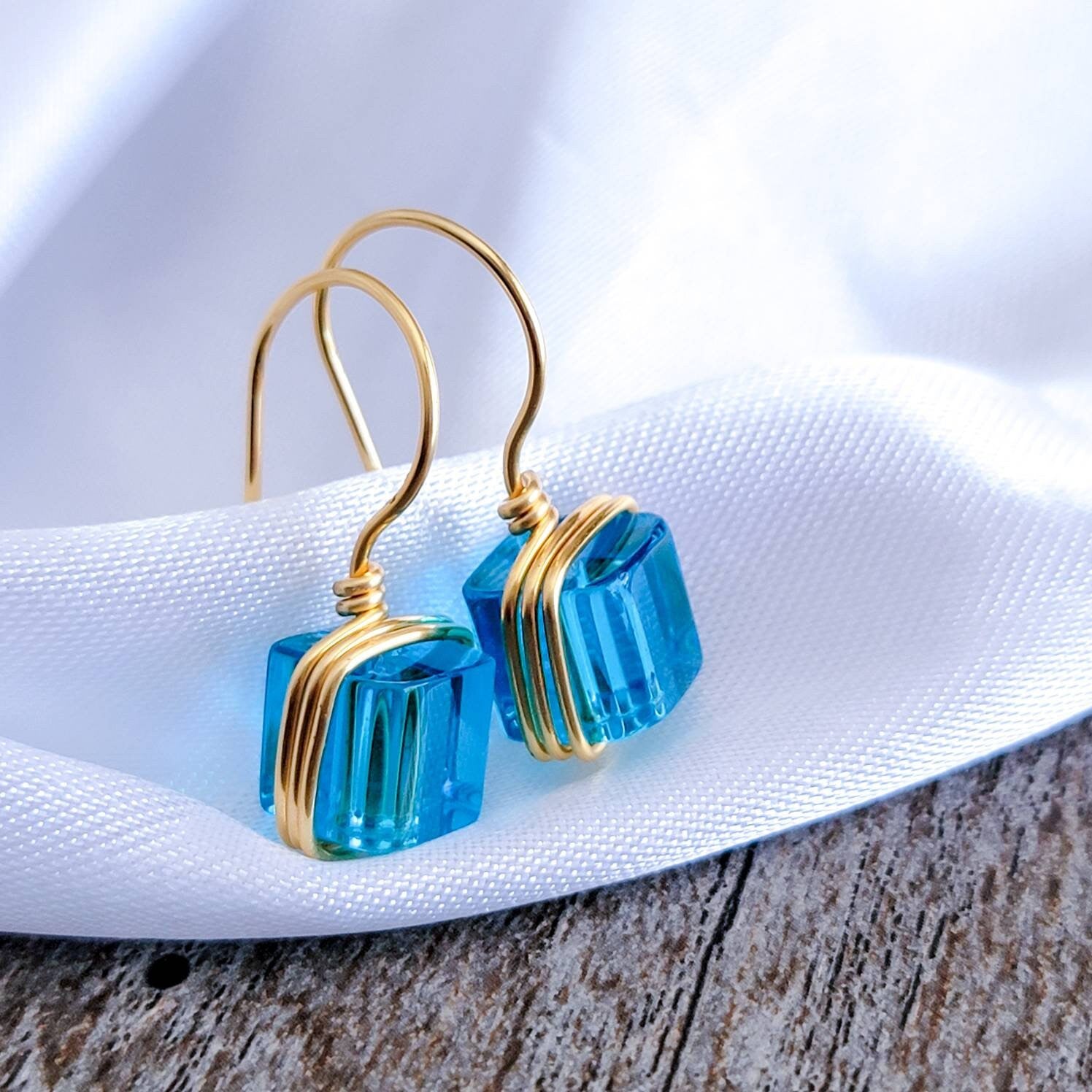 Cube earrings, square earrings, Crystal Cube Earrings, Cube Jewelry, everyday earrings, delicate earrings,Minimal earrings,Stacking earrings
