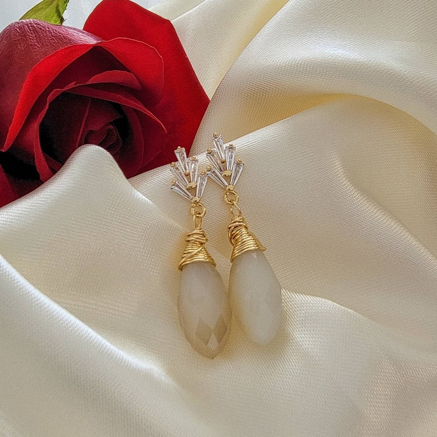 Crystal Tear drop earrings, Bridal Crystal Earrings, Gold Wedding Earrings, Tiny drop earrings, Bridal drop earrings