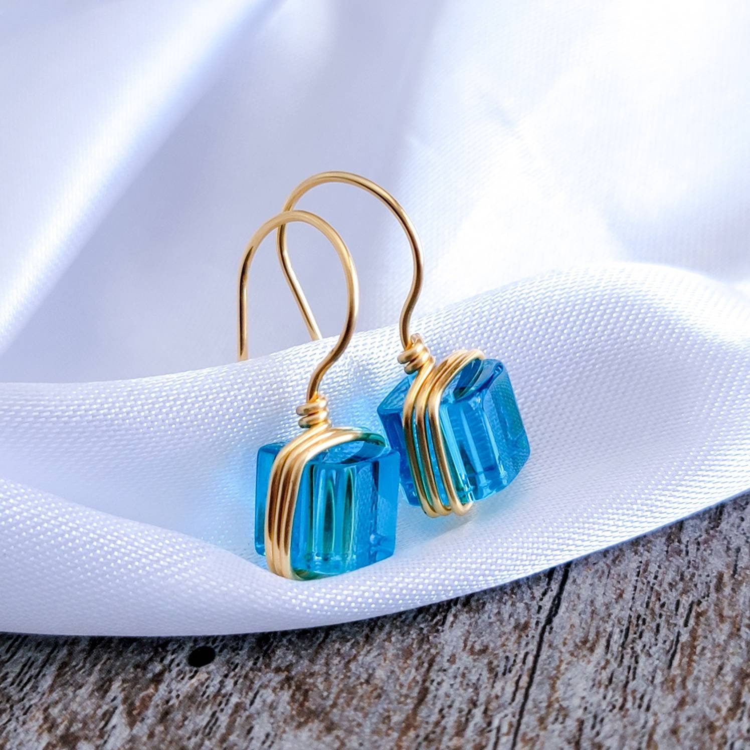Cube earrings, square earrings, Crystal Cube Earrings, Cube Jewelry, everyday earrings, delicate earrings,Minimal earrings,Stacking earrings