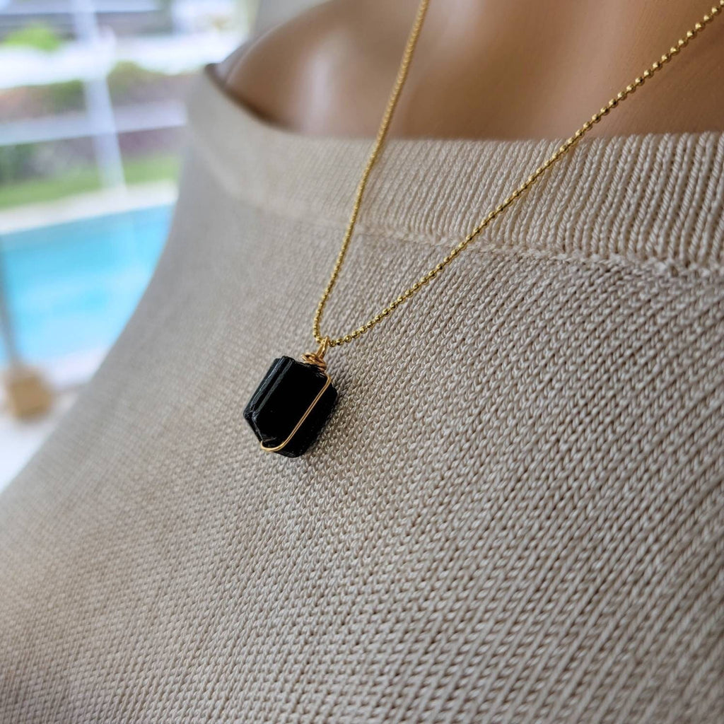 Black tourmaline Necklace, Black tourmaline crystal, Raw Crystal Necklace, Rough Stone Energy balance, Tourmaline pendant, giftful sister