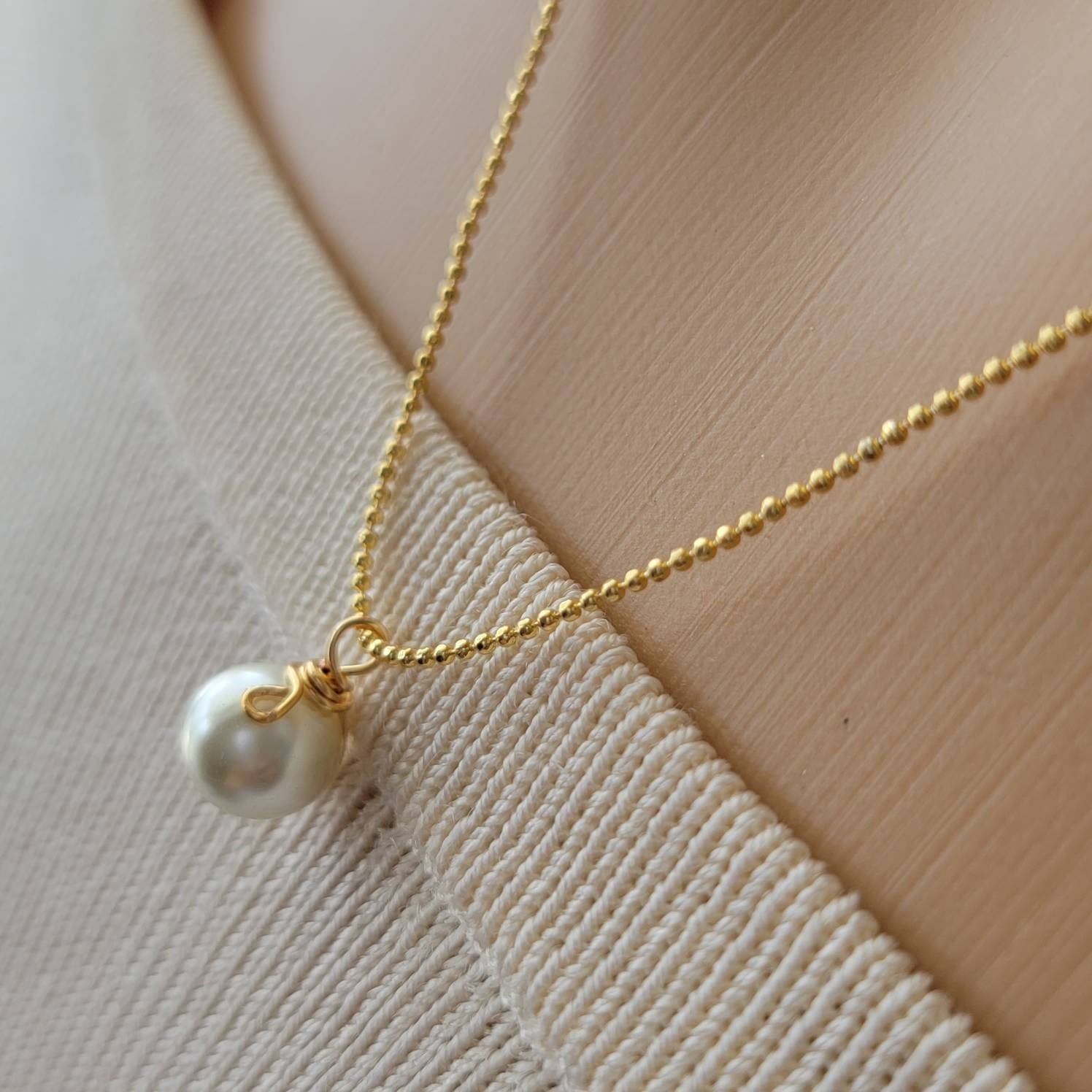 Tiny Pearl Necklace, Single pearl necklace, Dainty pearl necklace, pearl choker, bridesmaid jewelry, pearl chain, dainty jewelry