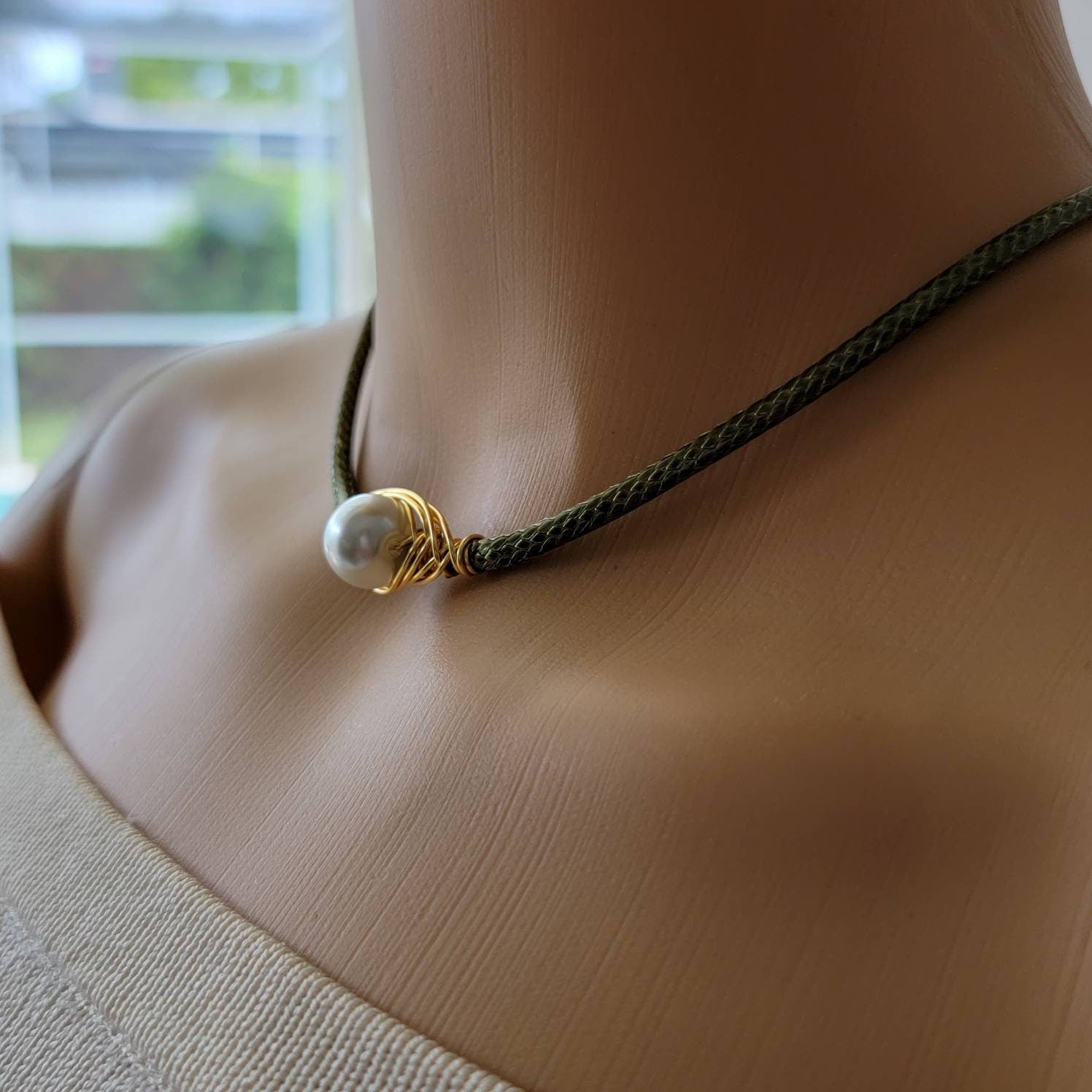 LEATHER CHOKER, Dainty pearl necklace, Leather and pearl necklace, Chunky choker necklace, Leather choker, choker collar necklace for women