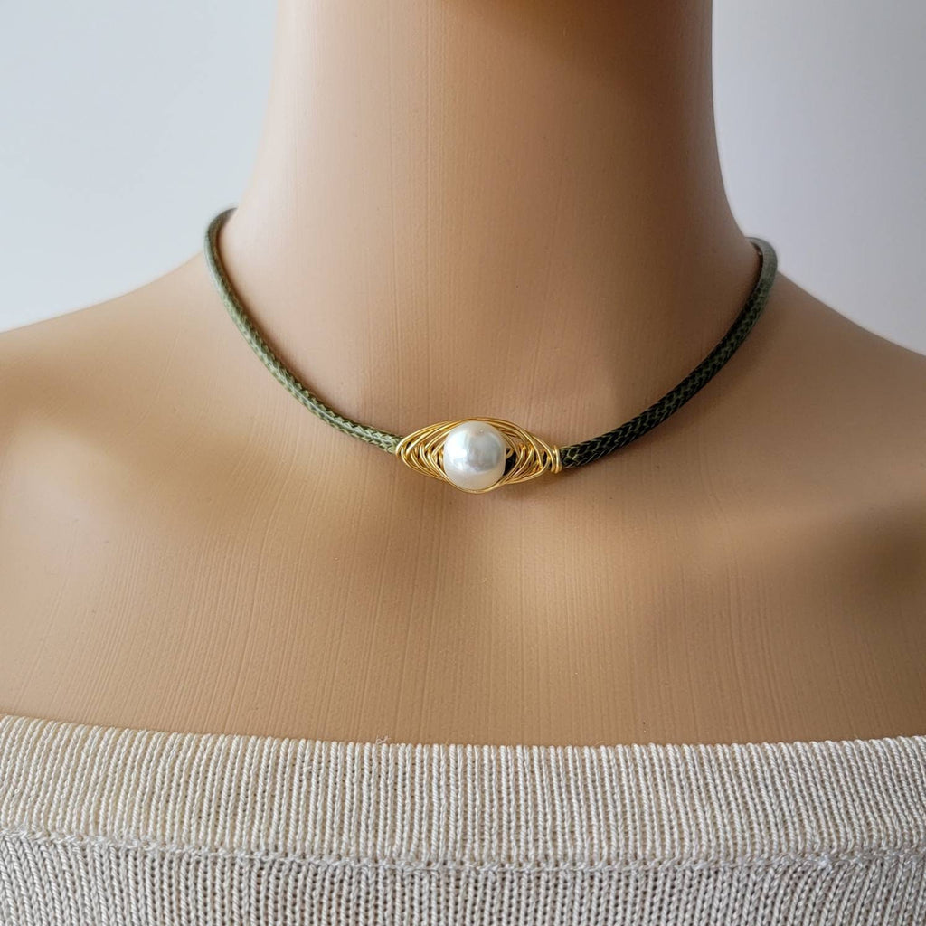 LEATHER CHOKER, Dainty pearl necklace, Leather and pearl necklace, Chunky choker necklace, Leather choker, choker collar necklace for women