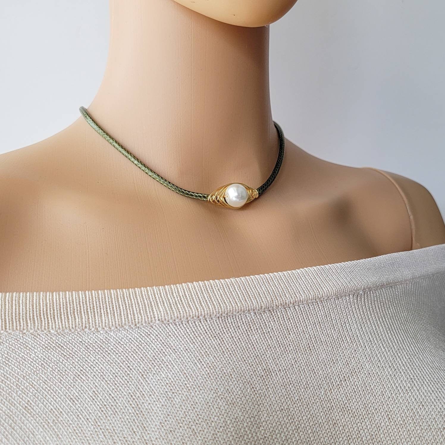 LEATHER CHOKER, Dainty pearl necklace, Leather and pearl necklace, Chunky choker necklace, Leather choker, choker collar necklace for women