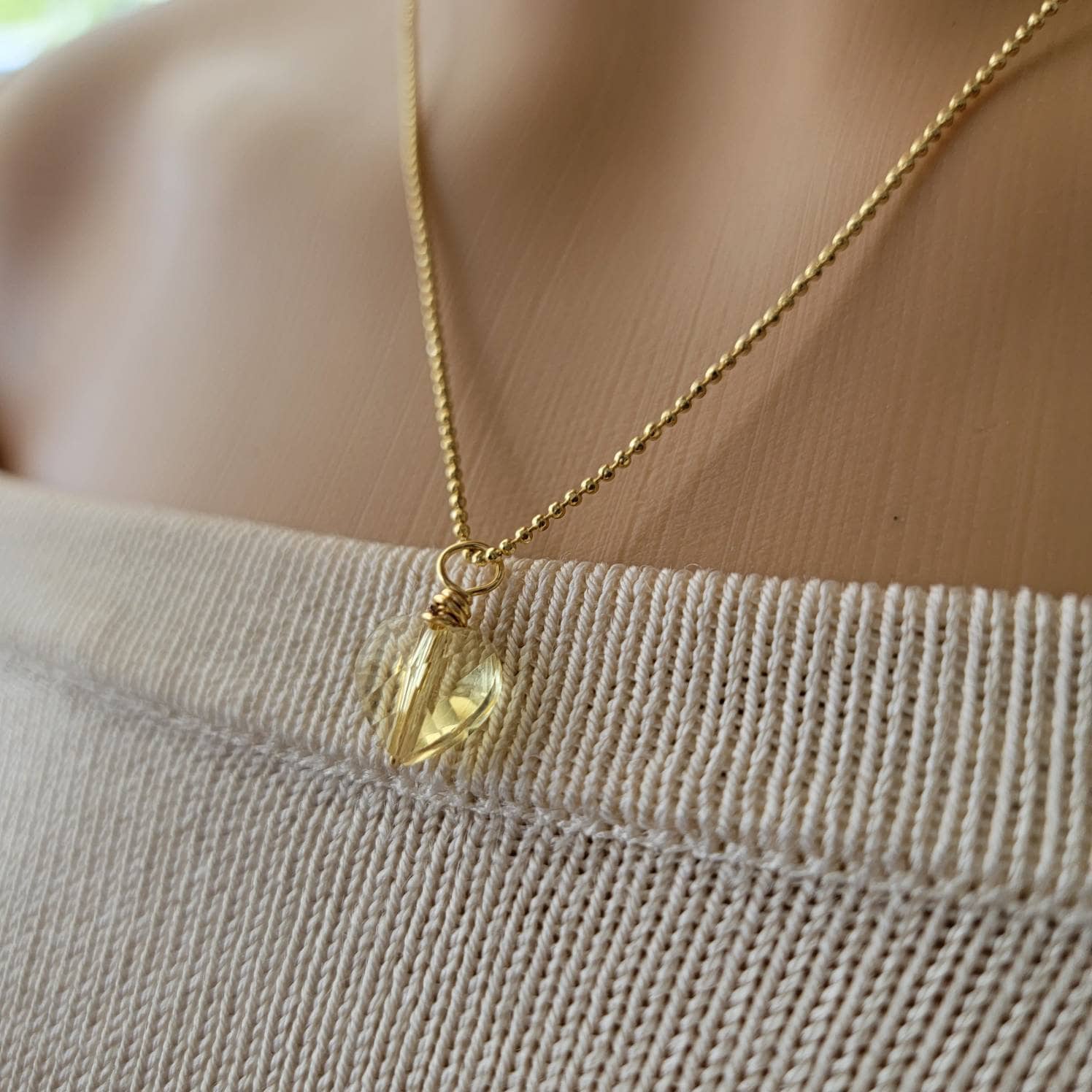 Dainty gold necklace, Charming heart, Small heart necklace, Red heart necklace, Love Heart Crystal necklace,  Valentin's day gift