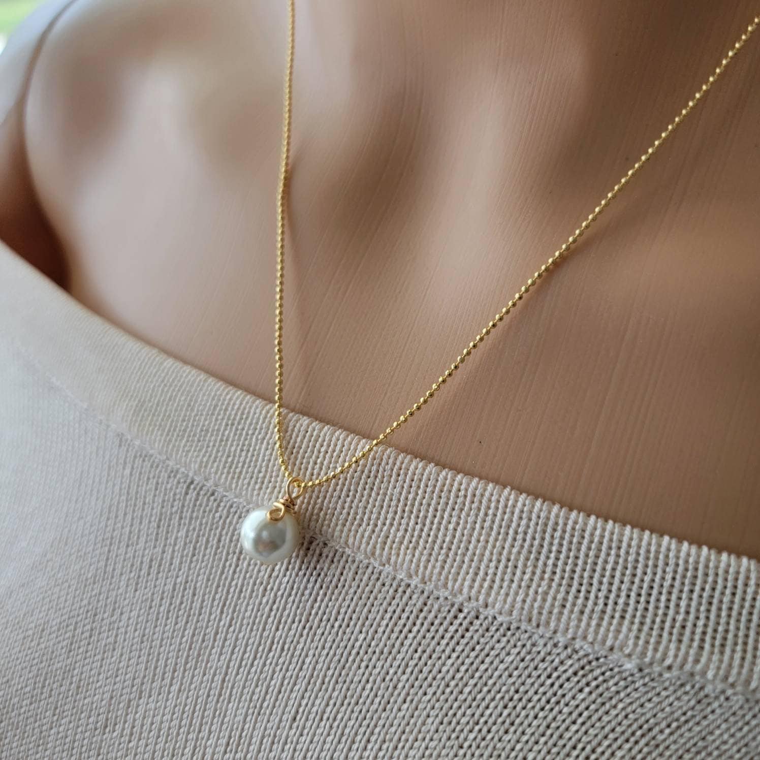 Tiny Pearl Necklace, Single pearl necklace, Dainty pearl necklace, pearl choker, bridesmaid jewelry, pearl chain, dainty jewelry