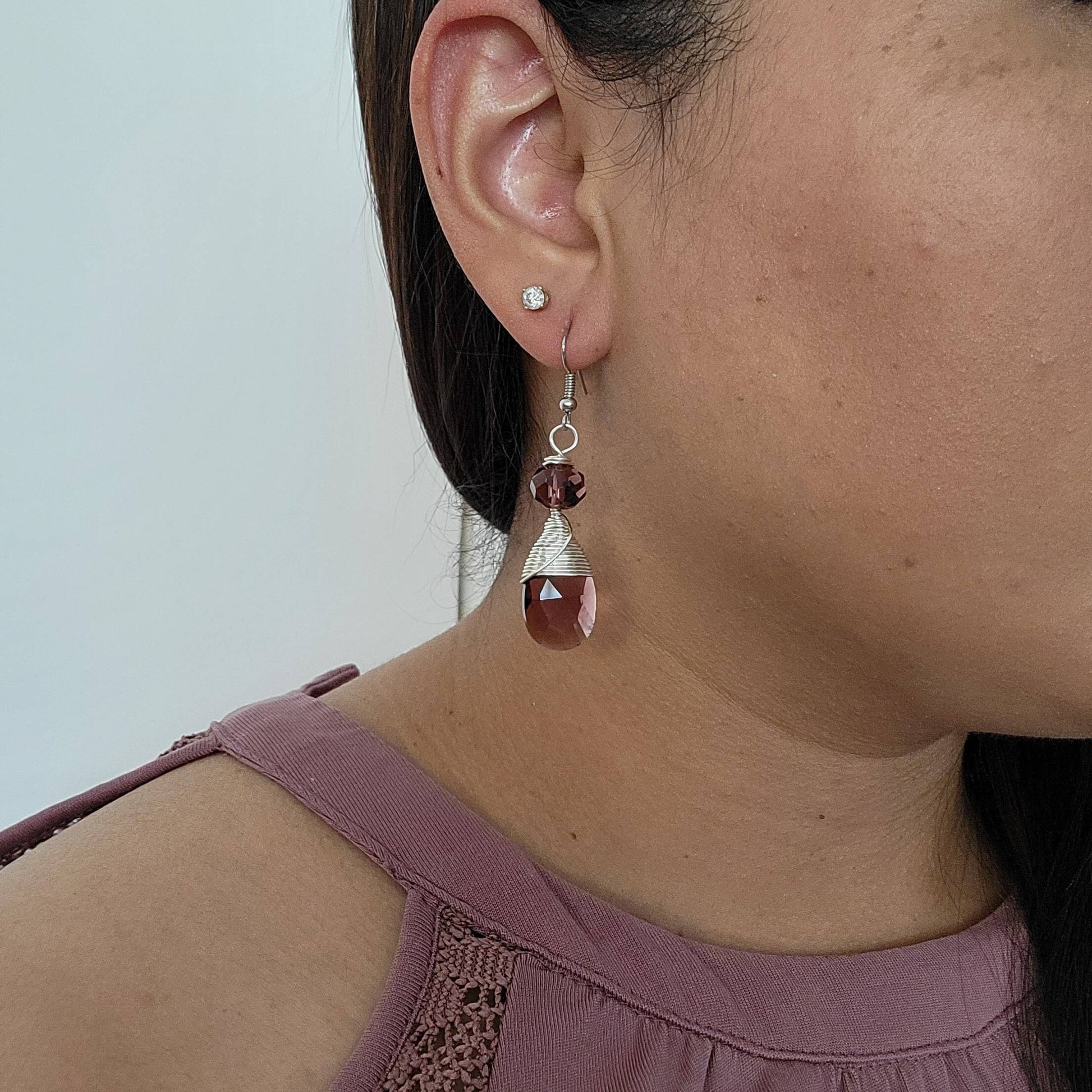 Dainty minimalist earrings, tini earrings, huggie earrings, crystal earrings, drops earrings, dropping earring, minimaliste earring