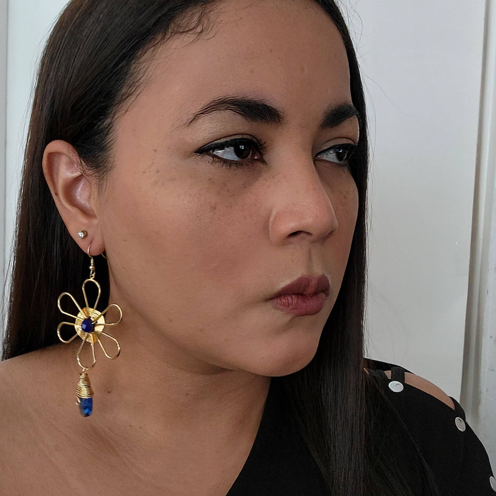 Large Flower Earrings, Raw crystal earrings, Thin hoop earrings, Daisy earrings, Big hoop earrings, Asymmetrical earrings, Big flower