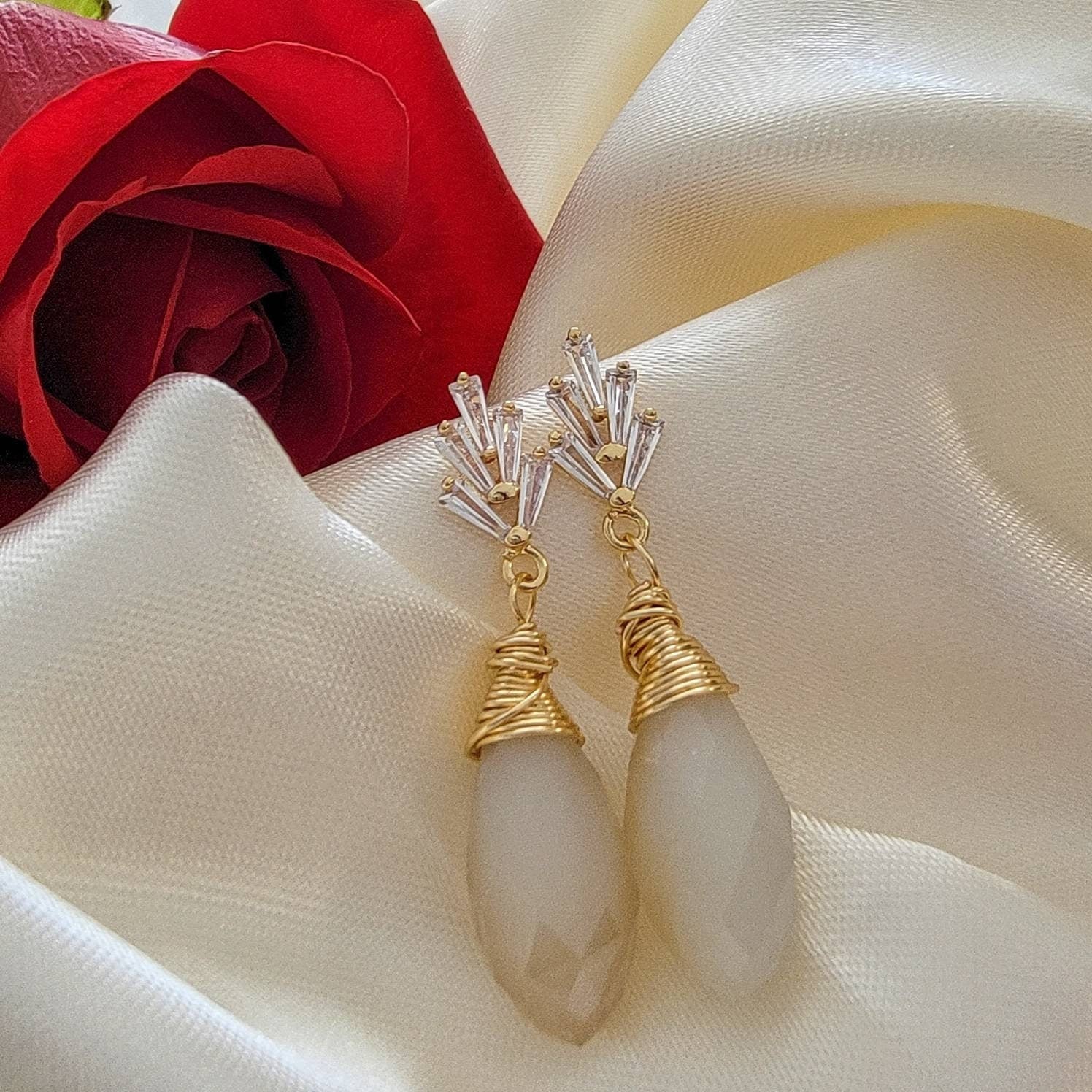 Crystal Tear drop earrings, Bridal Crystal Earrings, Gold Wedding Earrings, Tiny drop earrings, Bridal drop earrings