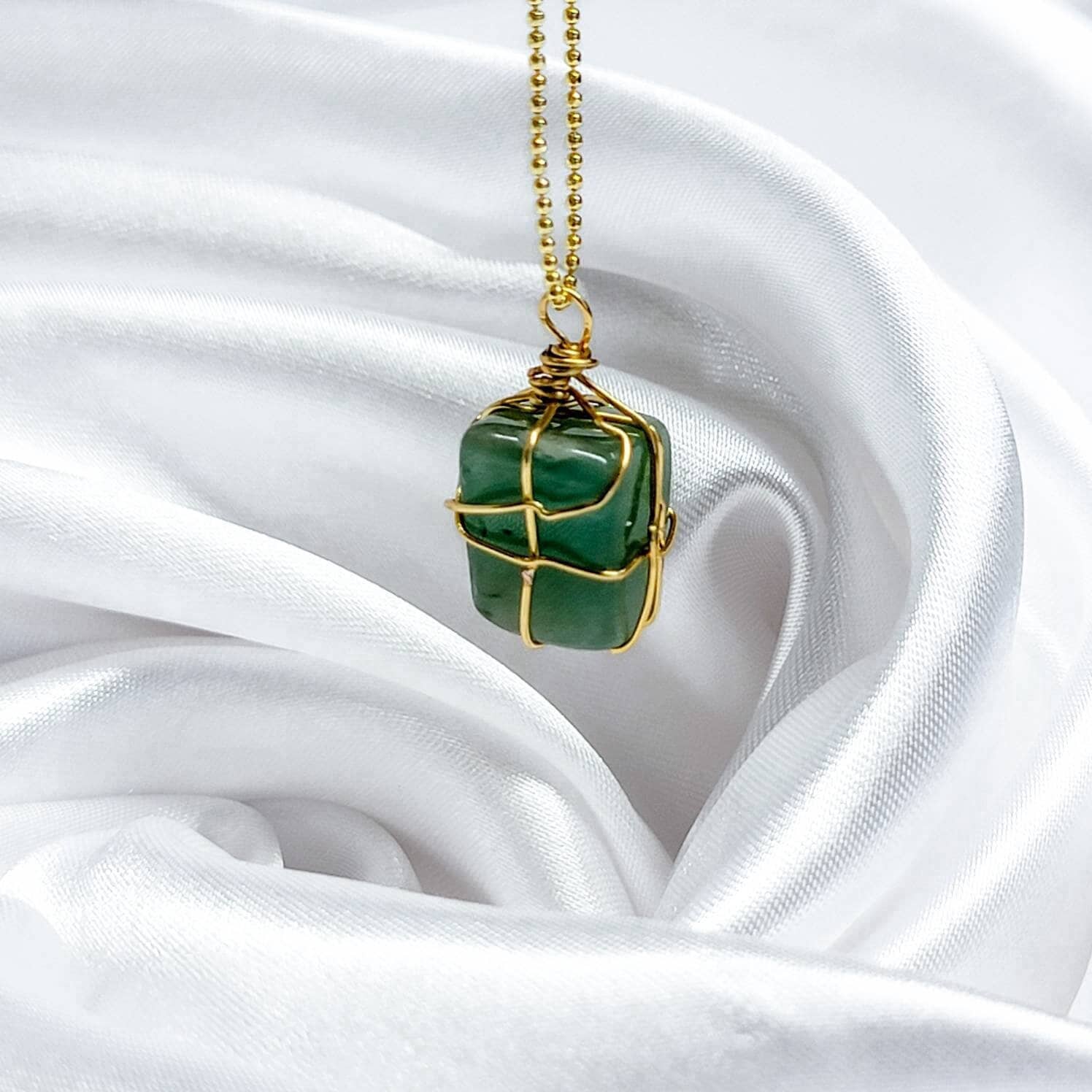 Green Aventurine necklace, Crystal Wire Wrapped Necklaces, Natural stone chain, Birthstone necklace, Raw aventurine Pendant, Crystal pendant