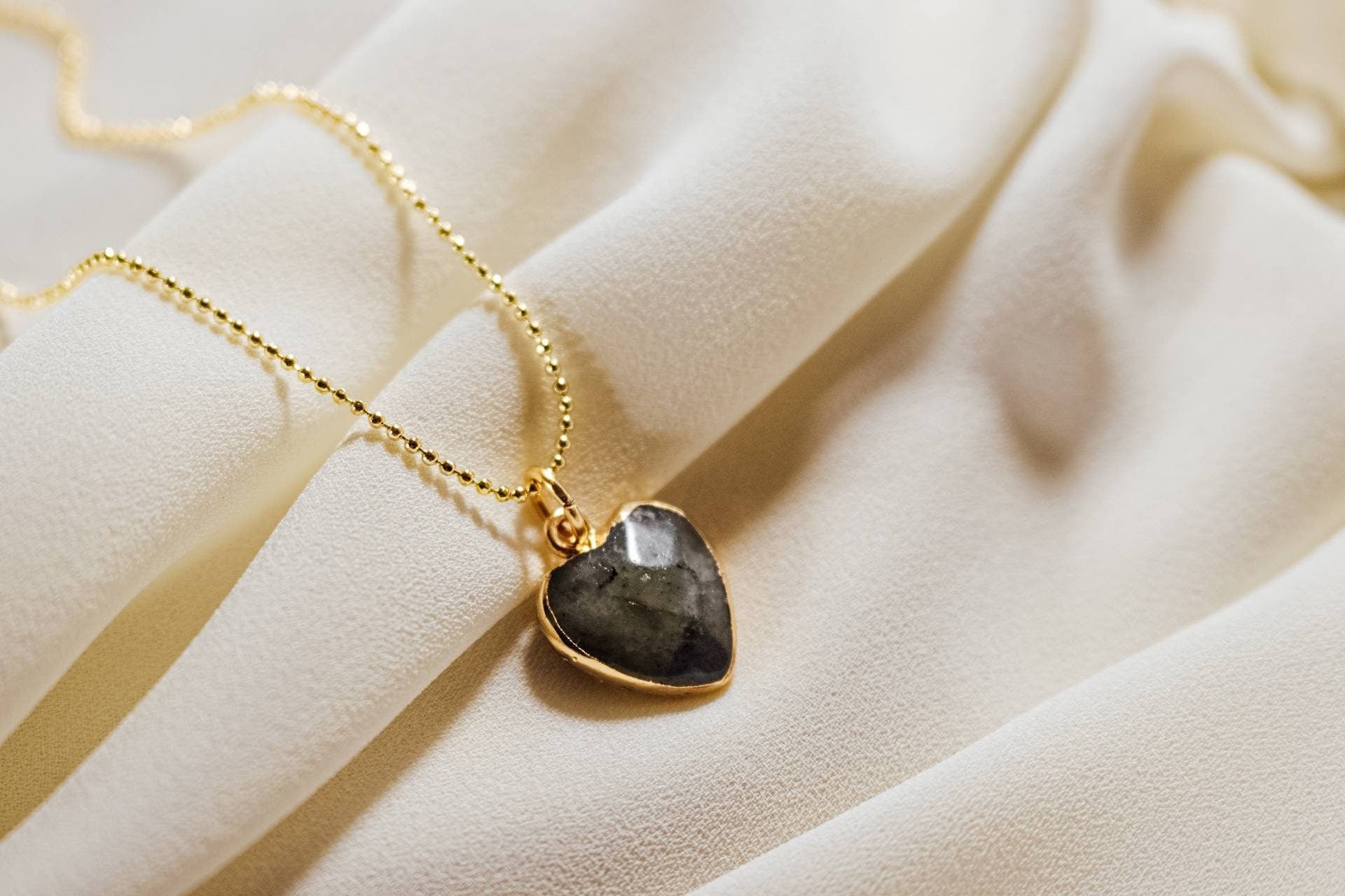 Heart Labradorite necklace pendant, Labradorite Stone Pendant,Healing Natural Stone Pendant Yoga Necklace, Energy Stone, Giftful valentines