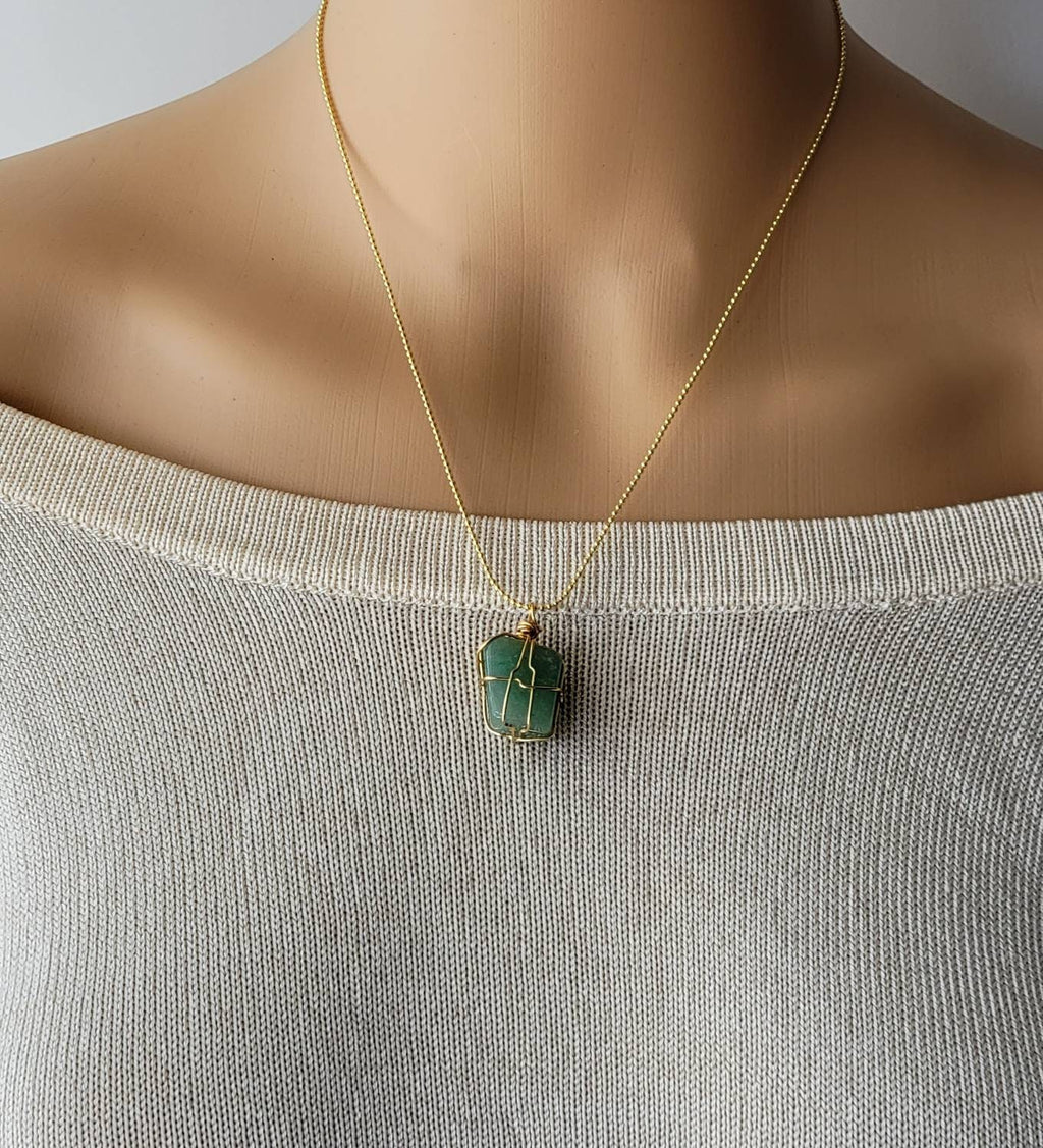 Natural Wire wrapped Aventurine crystal necklaces, Green aventurine pendant necklace, Crystal Point Necklace, Healing crystal necklace