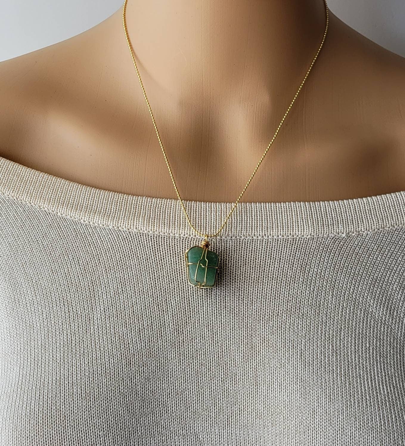 Natural Wire wrapped Aventurine crystal necklaces, Green aventurine pendant necklace, Crystal Point Necklace, Healing crystal necklace