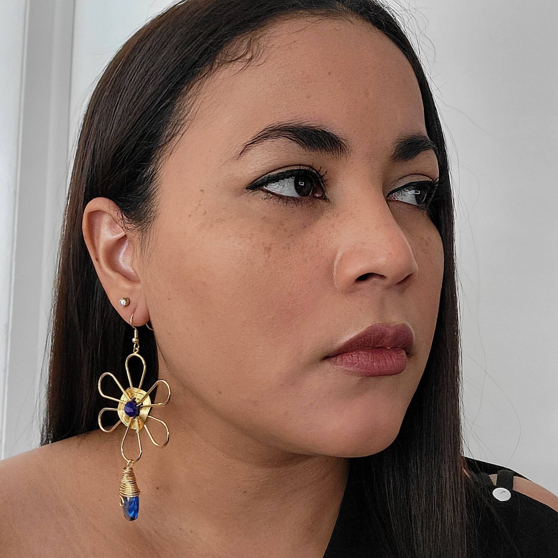 Large Flower Earrings, Raw crystal earrings, Thin hoop earrings, Daisy earrings, Big hoop earrings, Asymmetrical earrings, Big flower