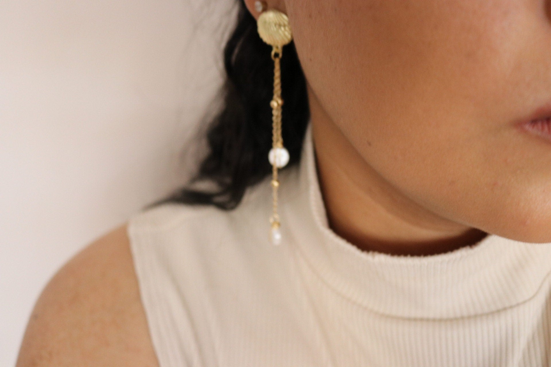 Gold Filled Freshwater Pearl Threader Earring, Chain Earrings, Minimalist Threader, Mother of pearl earrings, Bridal earrings, Gift for Her