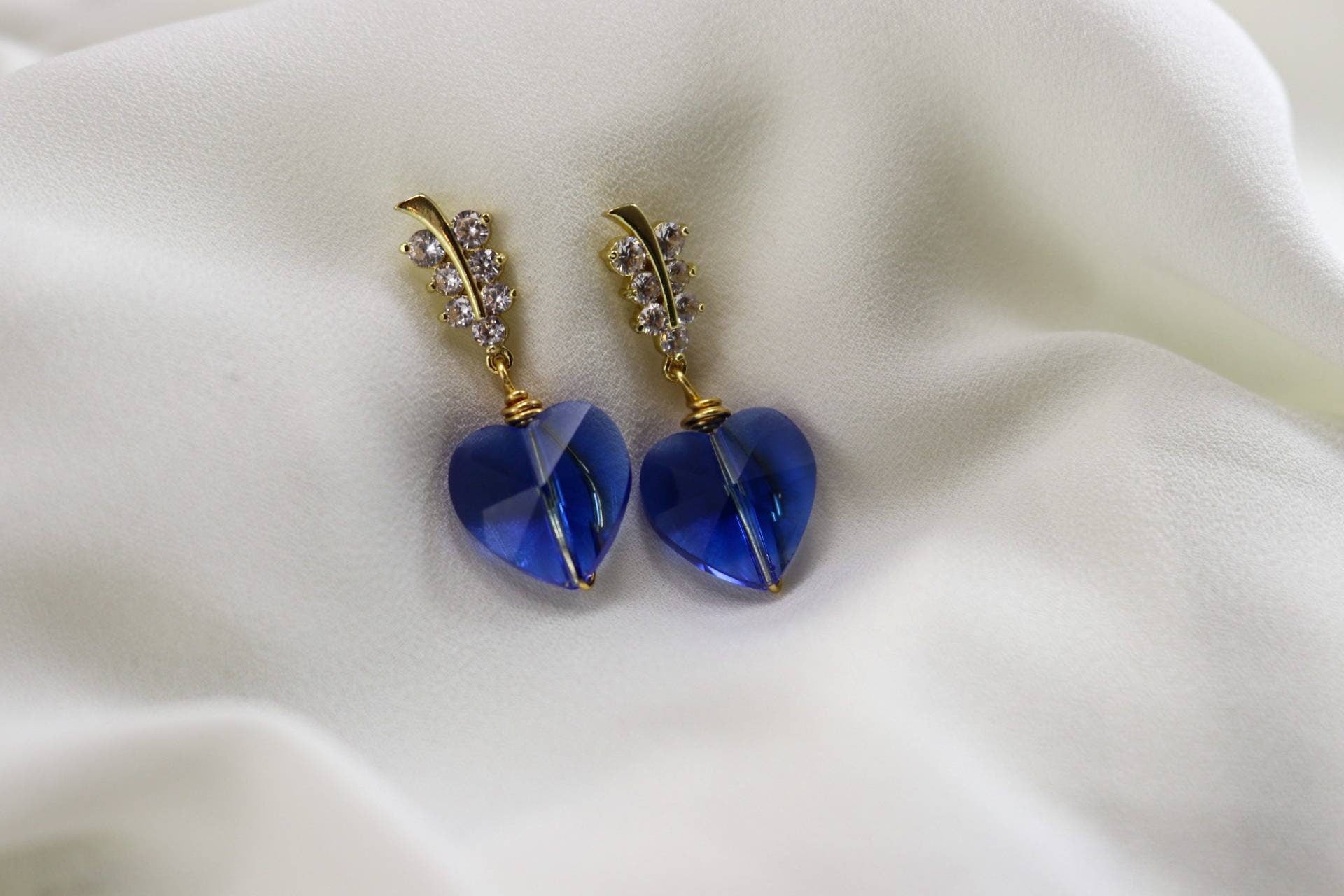 Heart earrings, Heartful earrings, valentins earrings, dropping earring, minimalistic earrings, valentine earrings gifted, gifted earrings