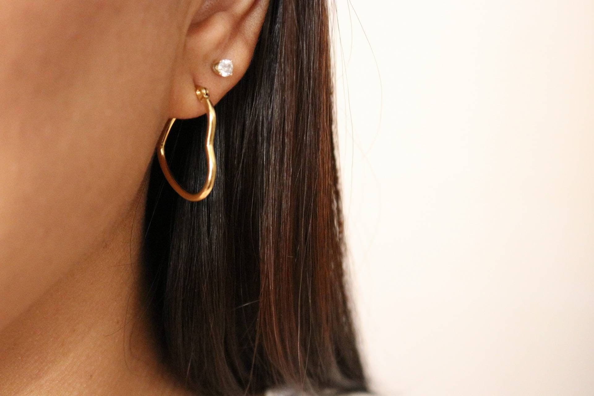 Heart earring hoops, Valentins earrings, Minimalistic earrings,Thin hoop earrings, gifted earrings valentine's gift, anniversary giftful