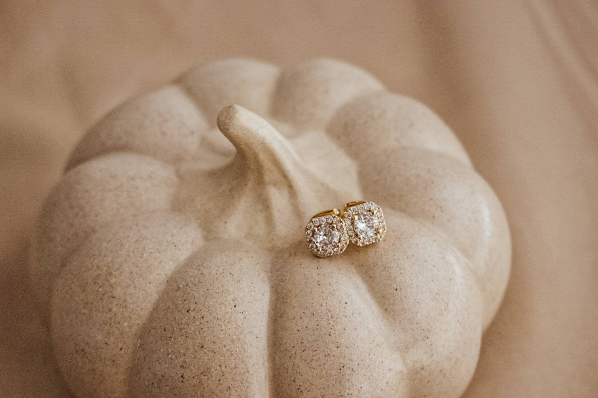 Tiny Cz earrings, tiny cz stud earring, Clear Zircon earrings, wedding giftful gift, bridal giftful, bridemaid's gift, mothers days gifted