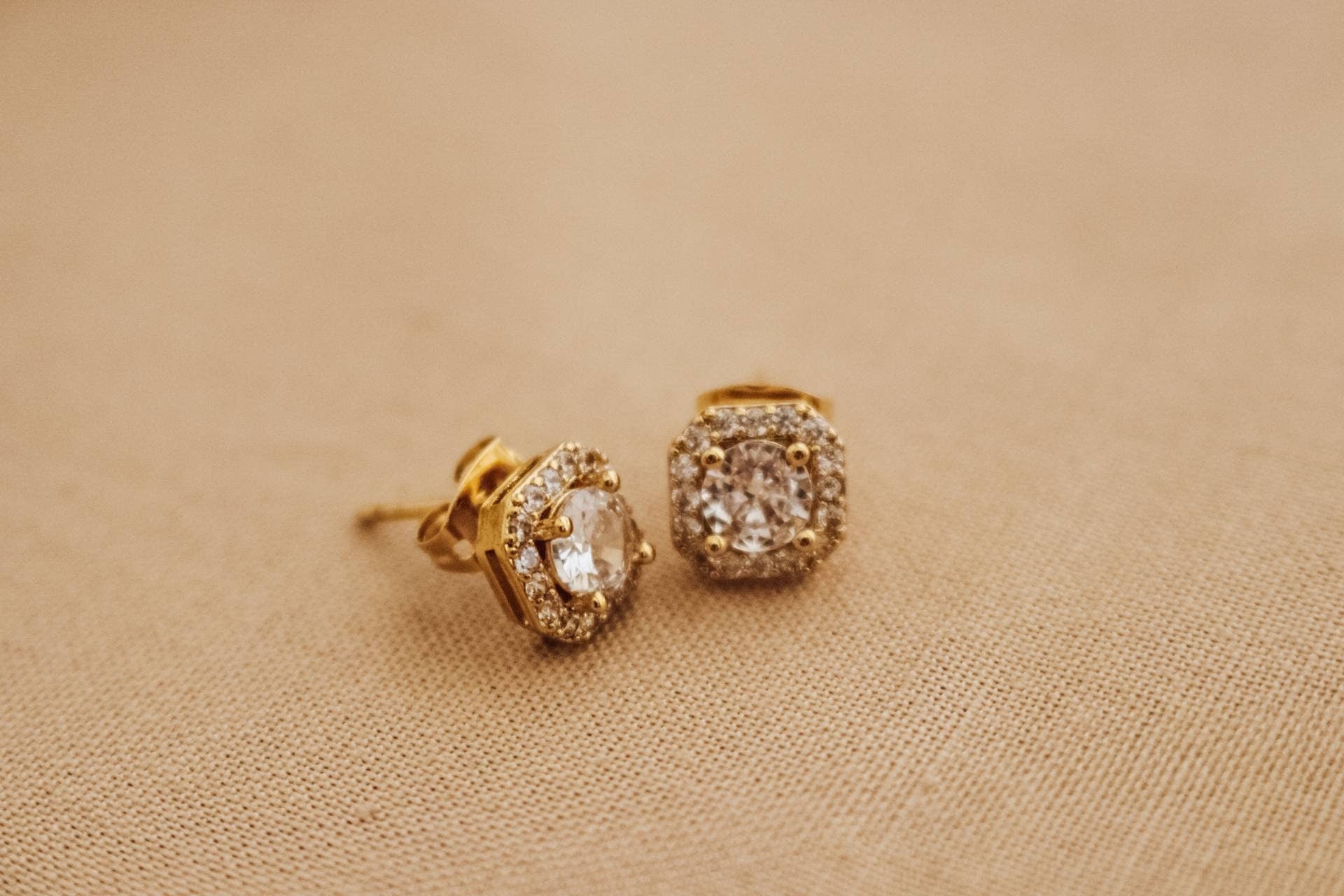 Tiny Cz earrings, tiny cz stud earring, Clear Zircon earrings, wedding giftful gift, bridal giftful, bridemaid's gift, mothers days gifted