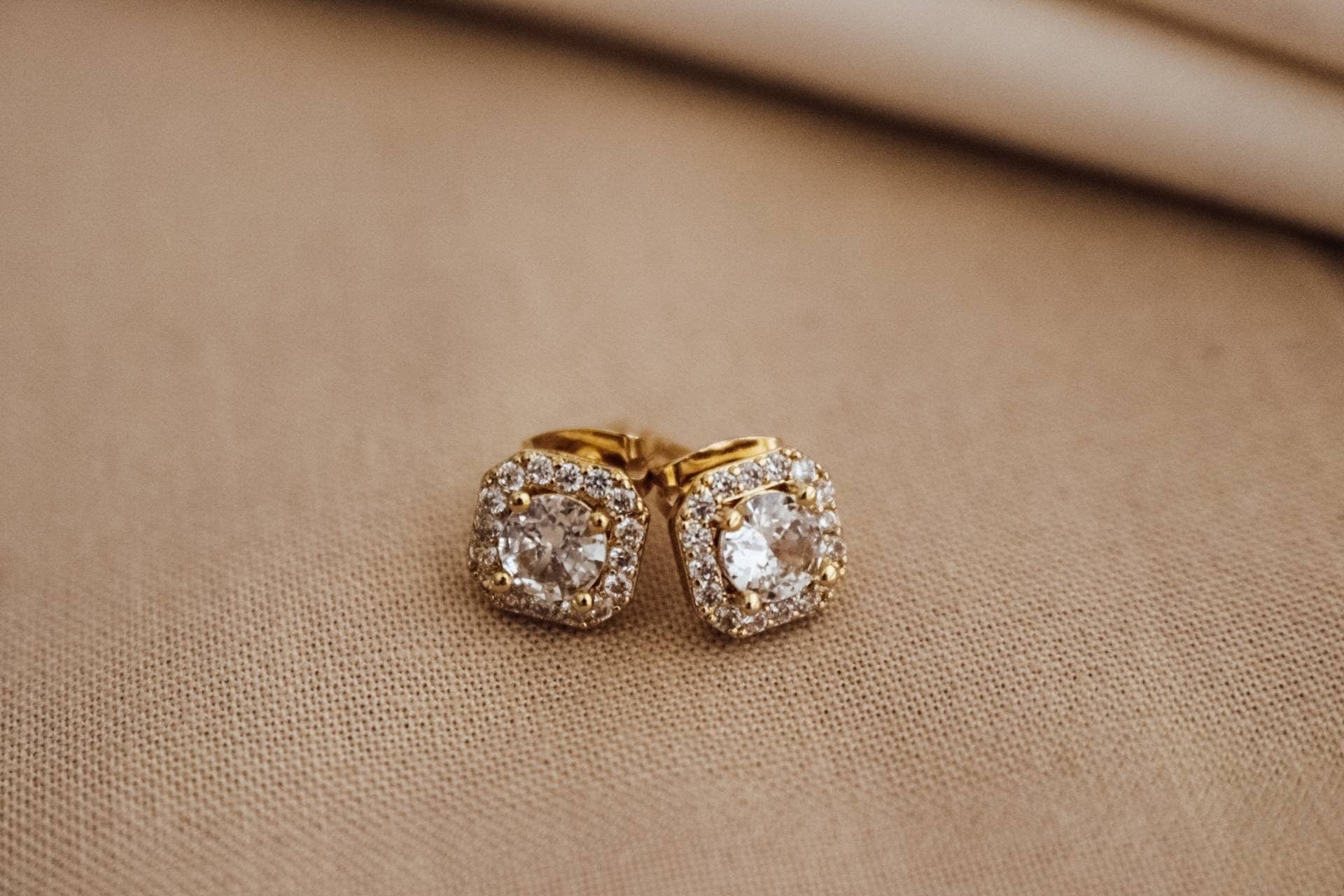 Tiny Cz earrings, tiny cz stud earring, Clear Zircon earrings, wedding giftful gift, bridal giftful, bridemaid's gift, mothers days gifted