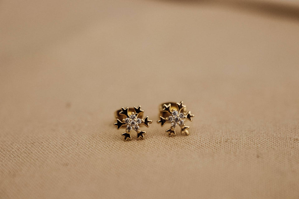 Tiny Snowflake stud gold Earrings, earrings+christmas, WINTER earrings, Snow earrings, giftful earrings, christmas-gifted, christmas giftful