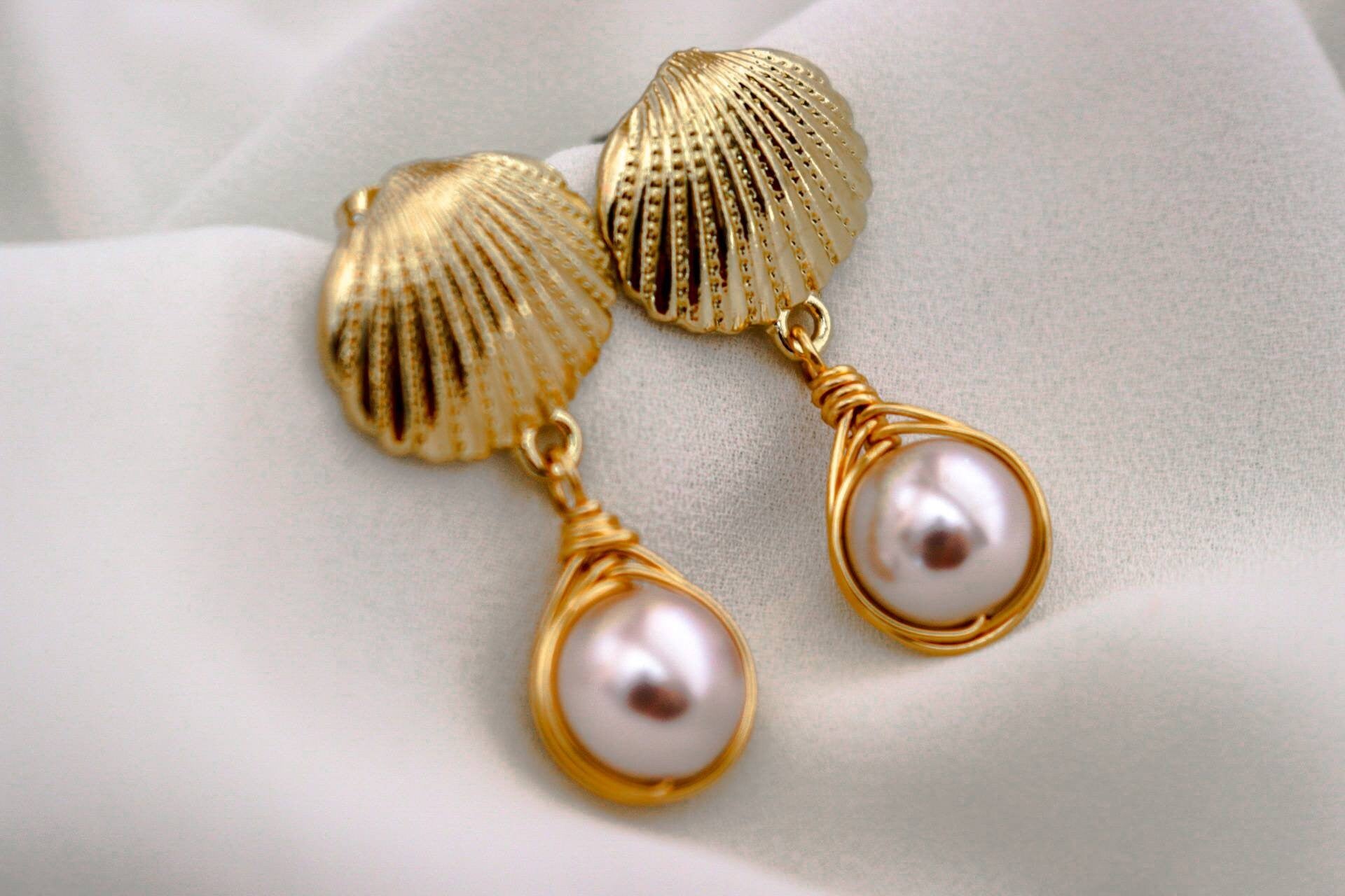 Pink pearl Seashell earrings, Gold shell earrings, Mermaid Earrings, Pink Pearl Drop Earrings, Dainty pearl earrings, Pearl huggie earrings