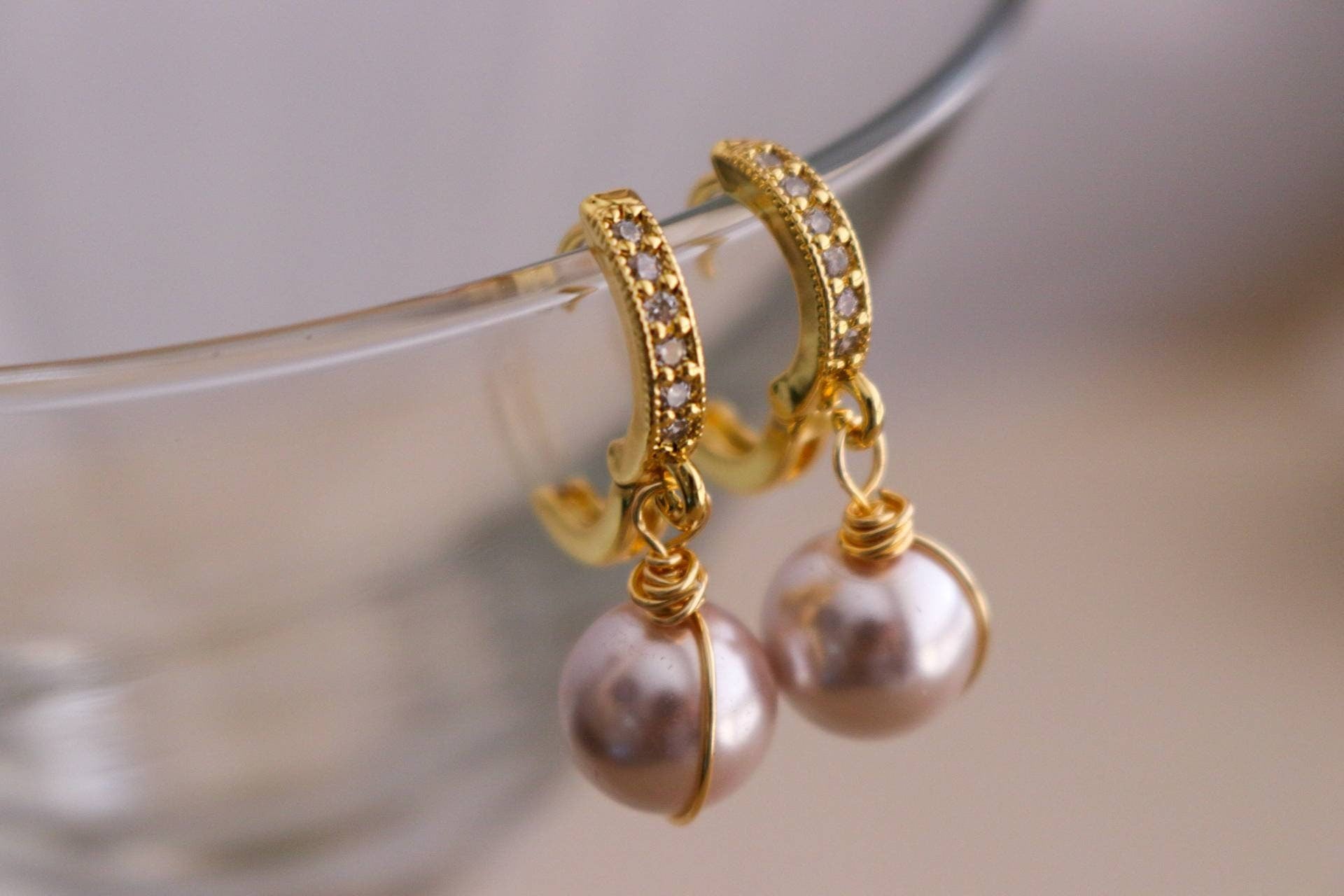 Pink Pearl hoop earrings, Pearl huggie hoops, Earrings for brides pearl, Pearl earrings bridesmaid, mothers days gift,Pearl earrings wedding