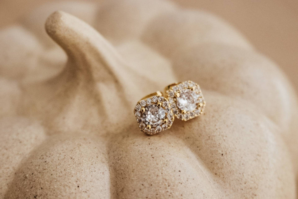 Tiny Cz earrings, tiny cz stud earring, Clear Zircon earrings, wedding giftful gift, bridal giftful, bridemaid's gift, mothers days gifted