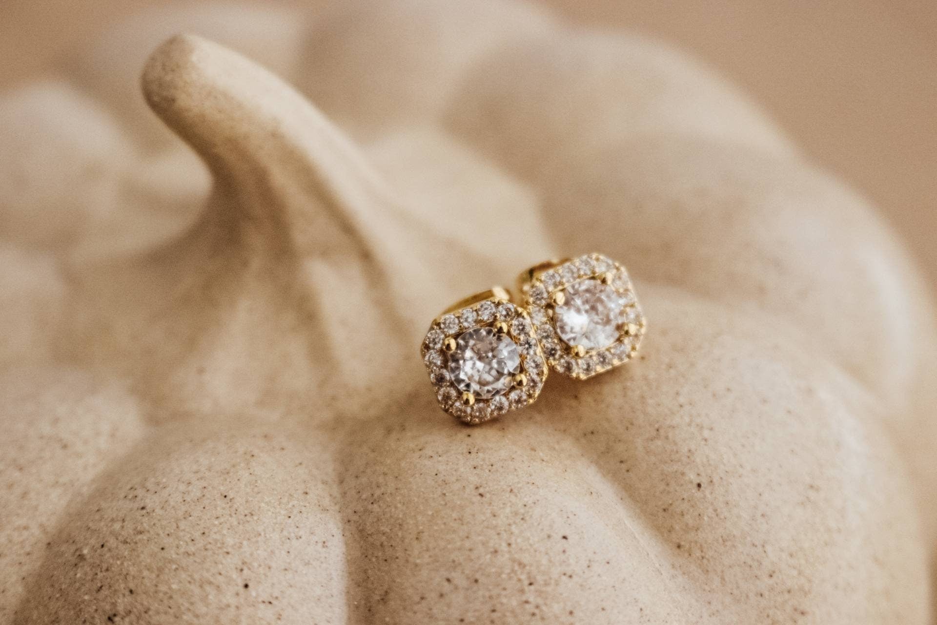 Tiny Cz earrings, tiny cz stud earring, Clear Zircon earrings, wedding giftful gift, bridal giftful, bridemaid's gift, mothers days gifted