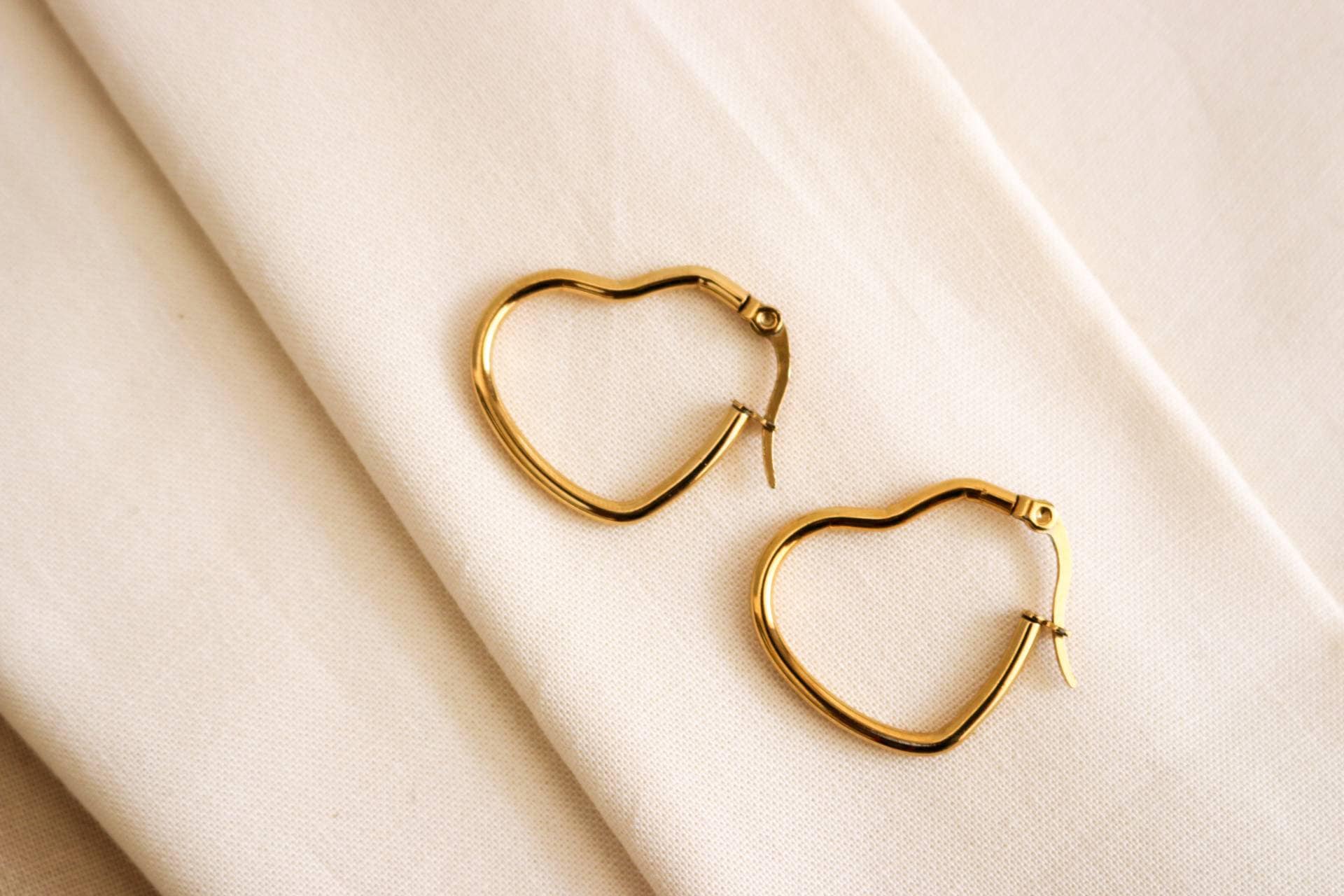 Heart earring hoops, Valentins earrings, Minimalistic earrings,Thin hoop earrings, gifted earrings valentine's gift, anniversary giftful