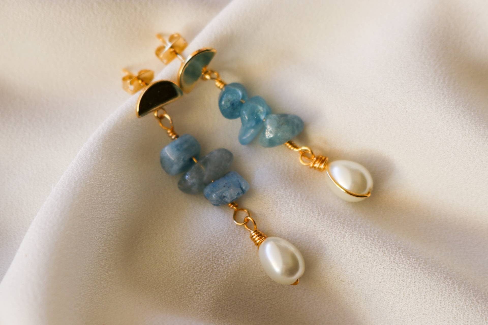 Hoop Aquamarine Earrings, Birthstone Hoop Earrings, Huggie hoop earrings, Threader aquamarine earrings,Raw Aquamarine Hoops, gifts for mom