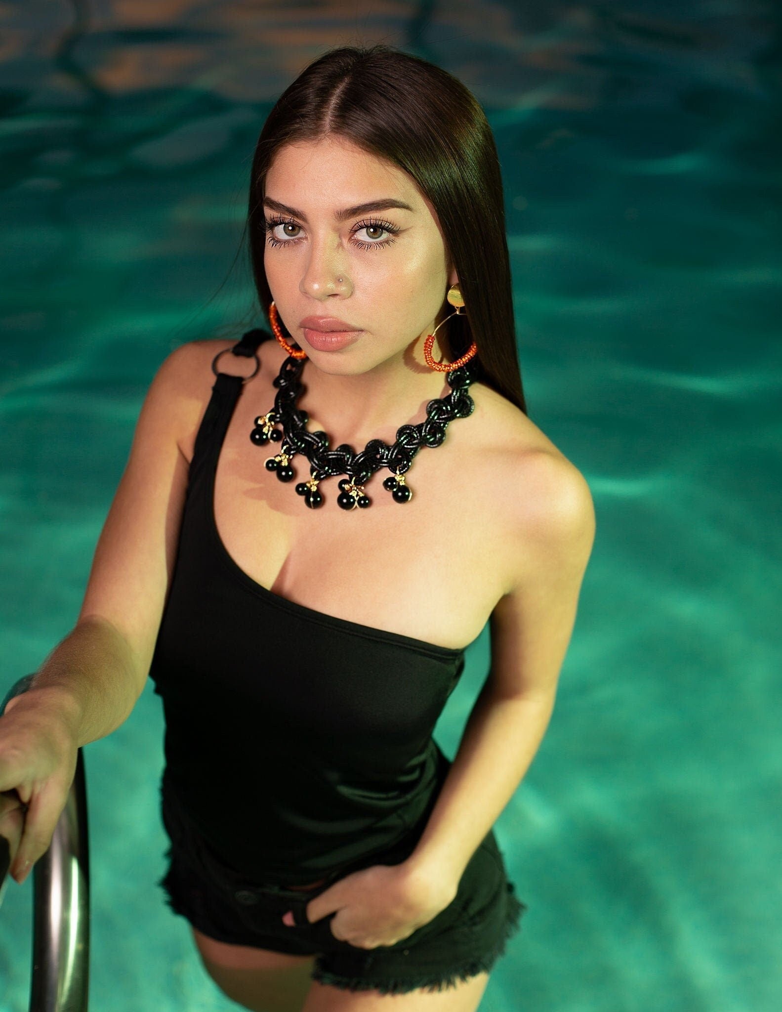 Pearl choker necklace, chunky choker necklace, black necklace choker, gifted choker, chunky charm necklace, moms gifted, giftful gifts women