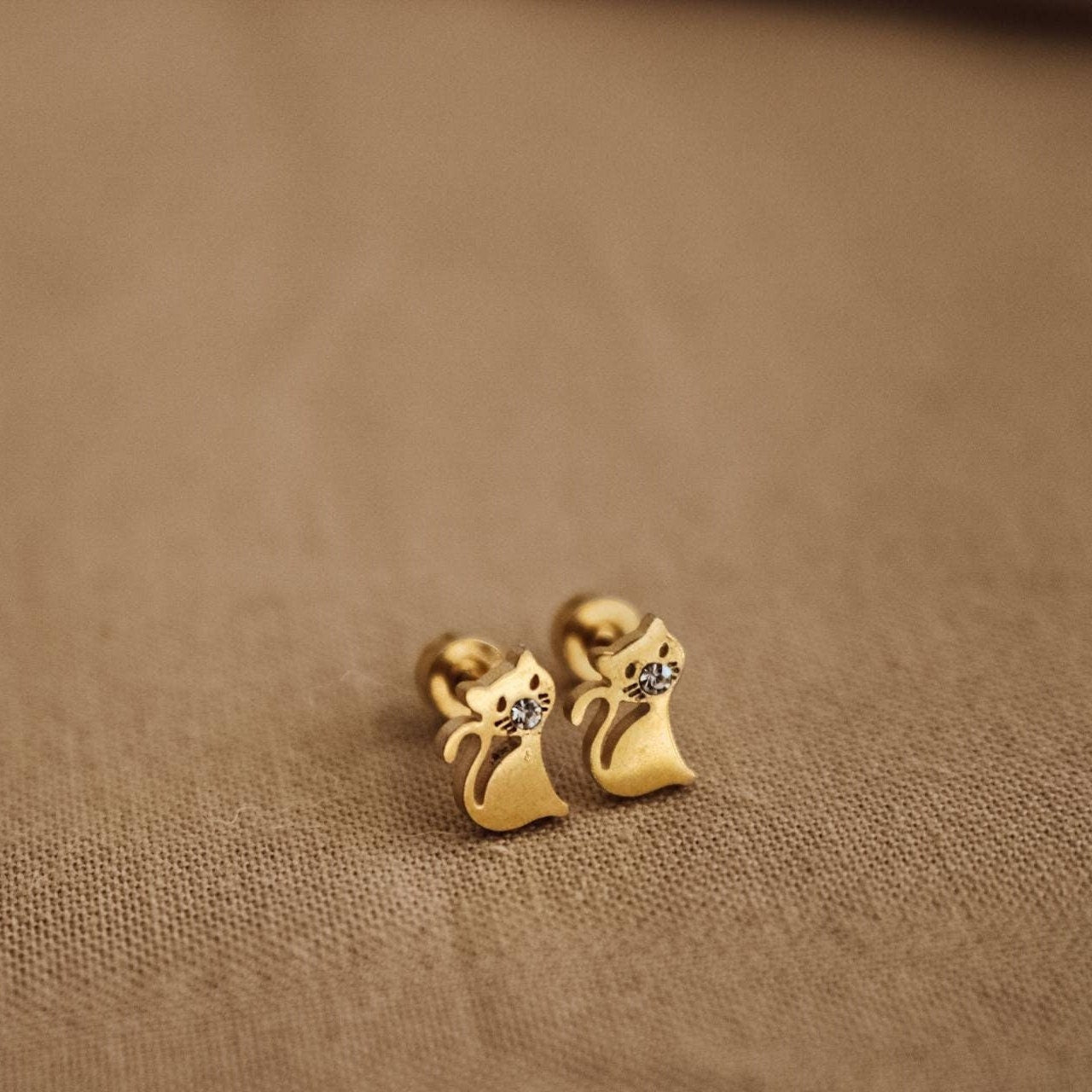 kitten Cat earrings, kitty stud earrings, Cute Cat dainty earrings, Gift for Pet Lovers, Pet Studs, Minimalist Earrings, giftful earrings