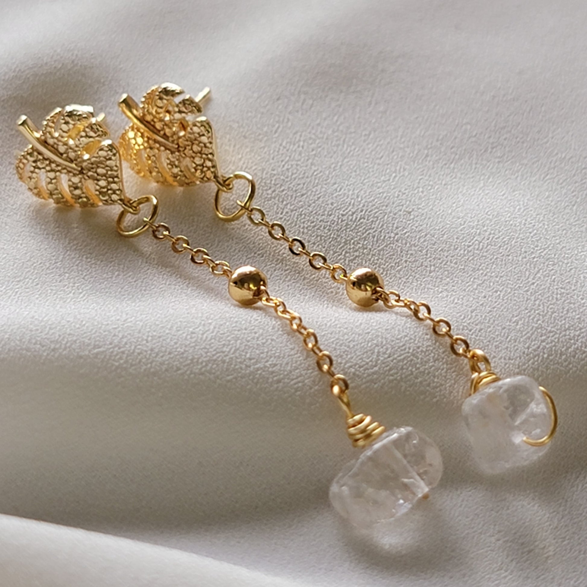 Clear quartz earrings, chain earring gold, earrings threaded, chained earrings dangle, minimalistic earring, gold  leaf earrings dropping