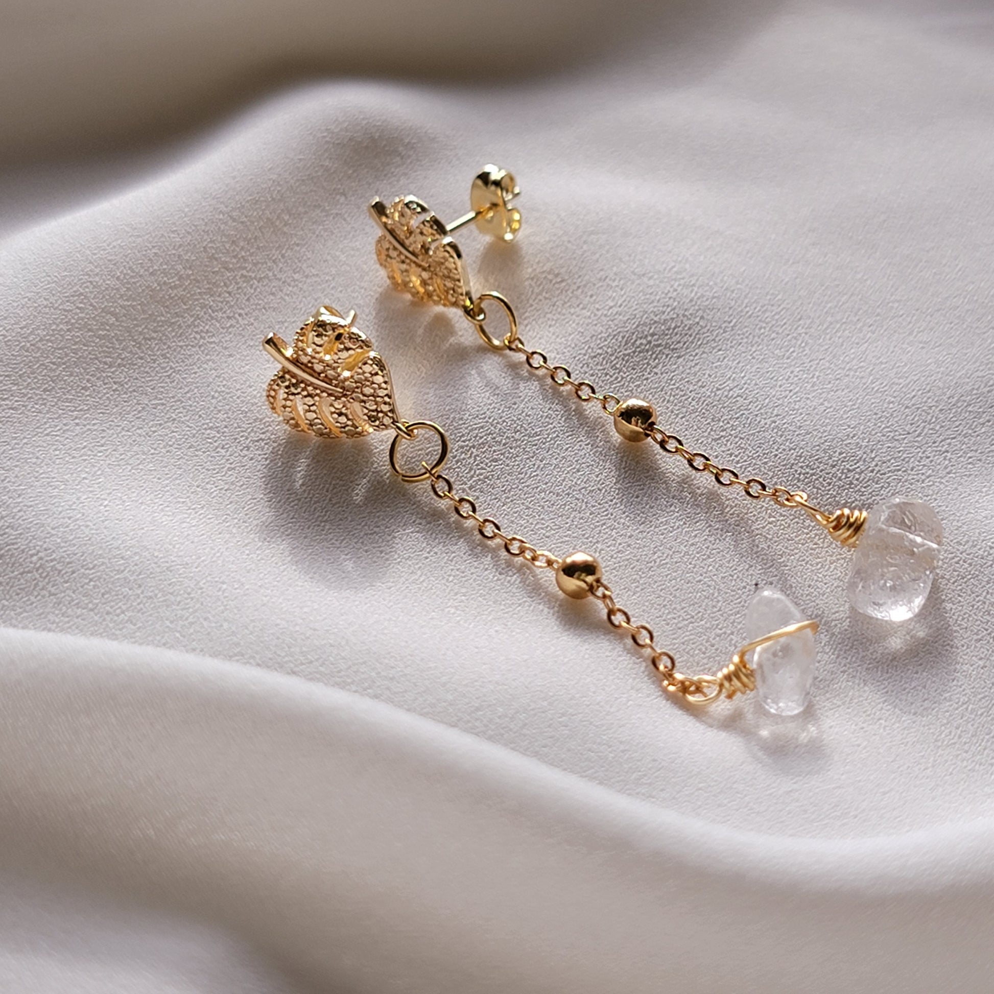 Clear quartz earrings, chain earring gold, earrings threaded, chained earrings dangle, minimalistic earring, gold  leaf earrings dropping