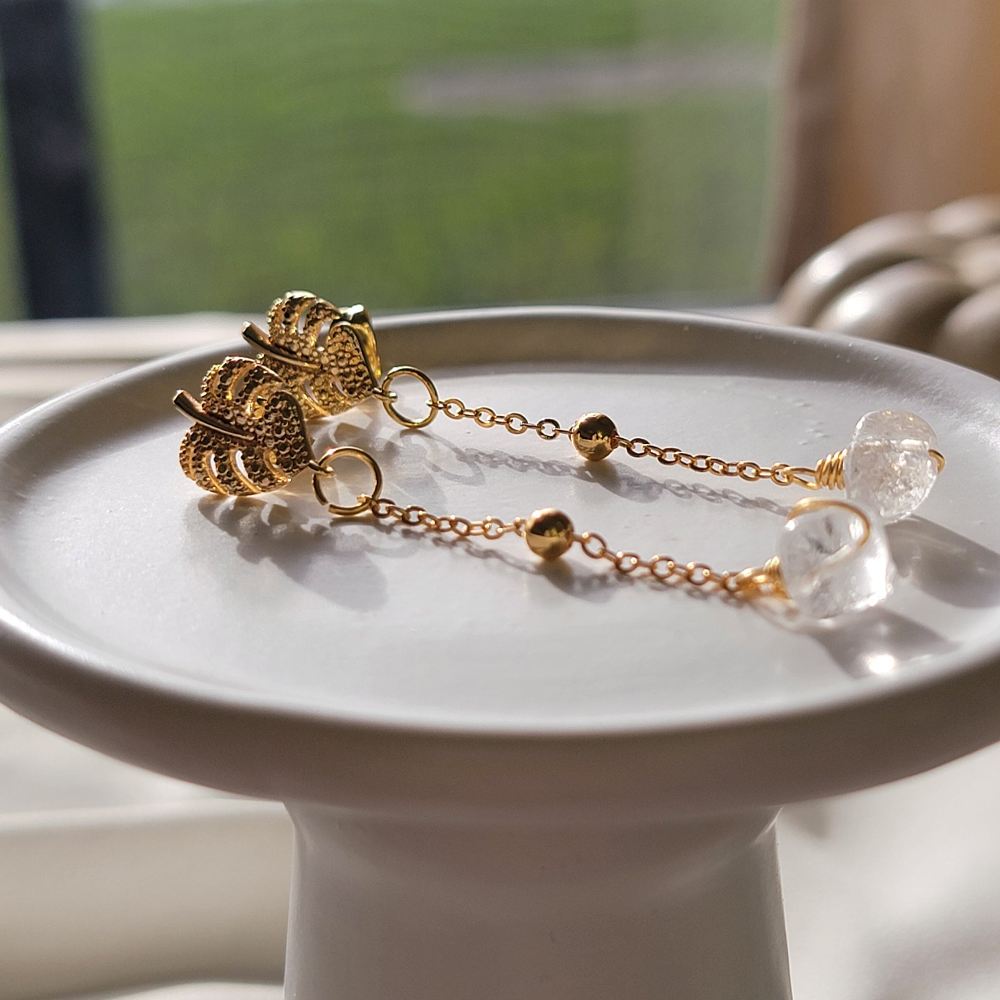 Clear quartz earrings, chain earring gold, earrings threaded, chained earrings dangle, minimalistic earring, gold  leaf earrings dropping