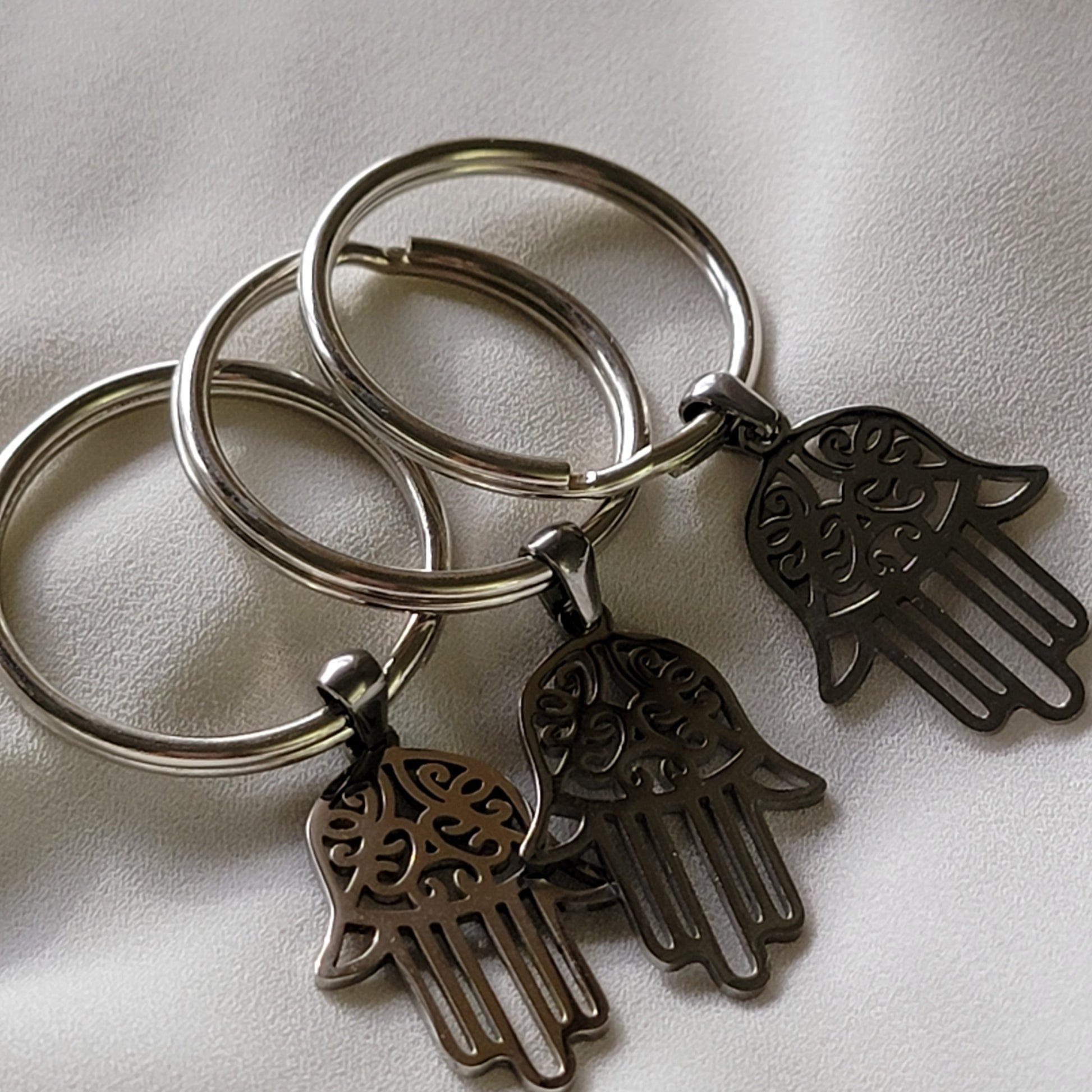 Hand Hamsa Key Chain, Hand of Fatima, Good Fortune Hand, keychain gifted, keychain giftful, giftful daughter, gift for- her,women gifte