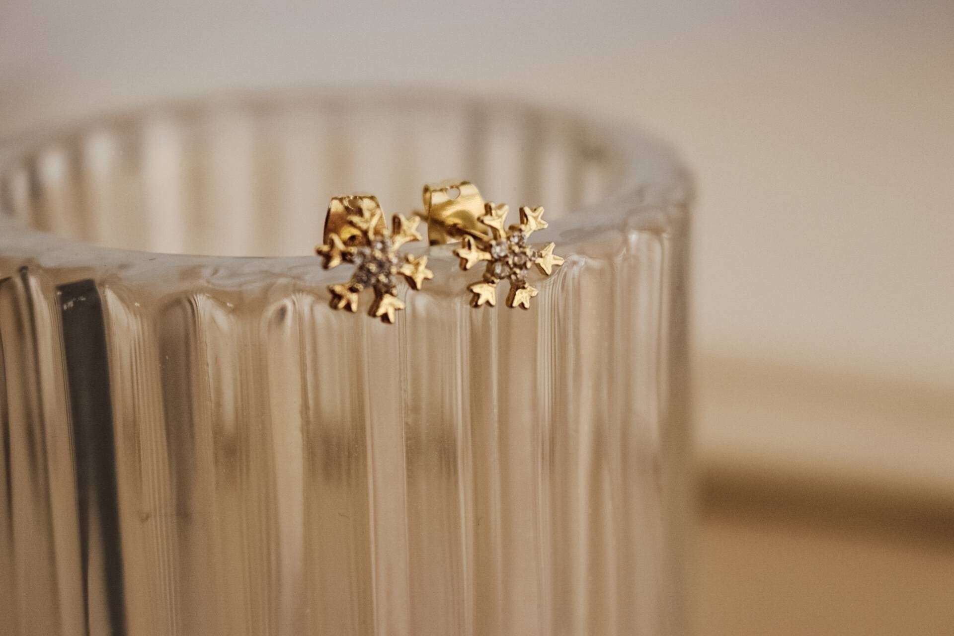 Tiny Snowflake stud gold Earrings, earrings+christmas, WINTER earrings, Snow earrings, giftful earrings, christmas-gifted, christmas giftful